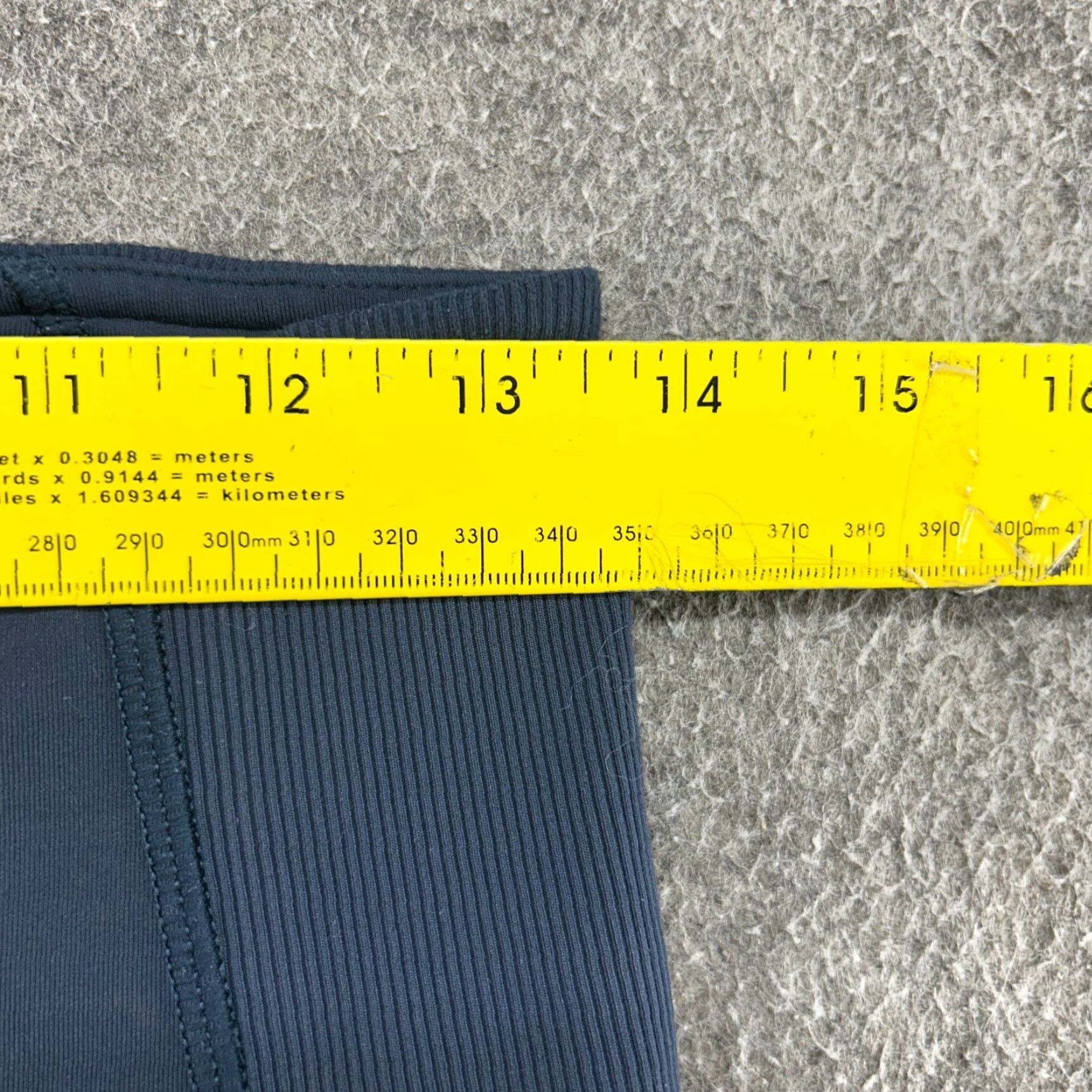 Lululemon Lululemon Pants Capris Womens 8 Blue Navy Regular Size 8 Elastic Pockets Logo Fitness Capri Pants Women Size 30" / US 8 / IT 44 - 6 Thumbnail