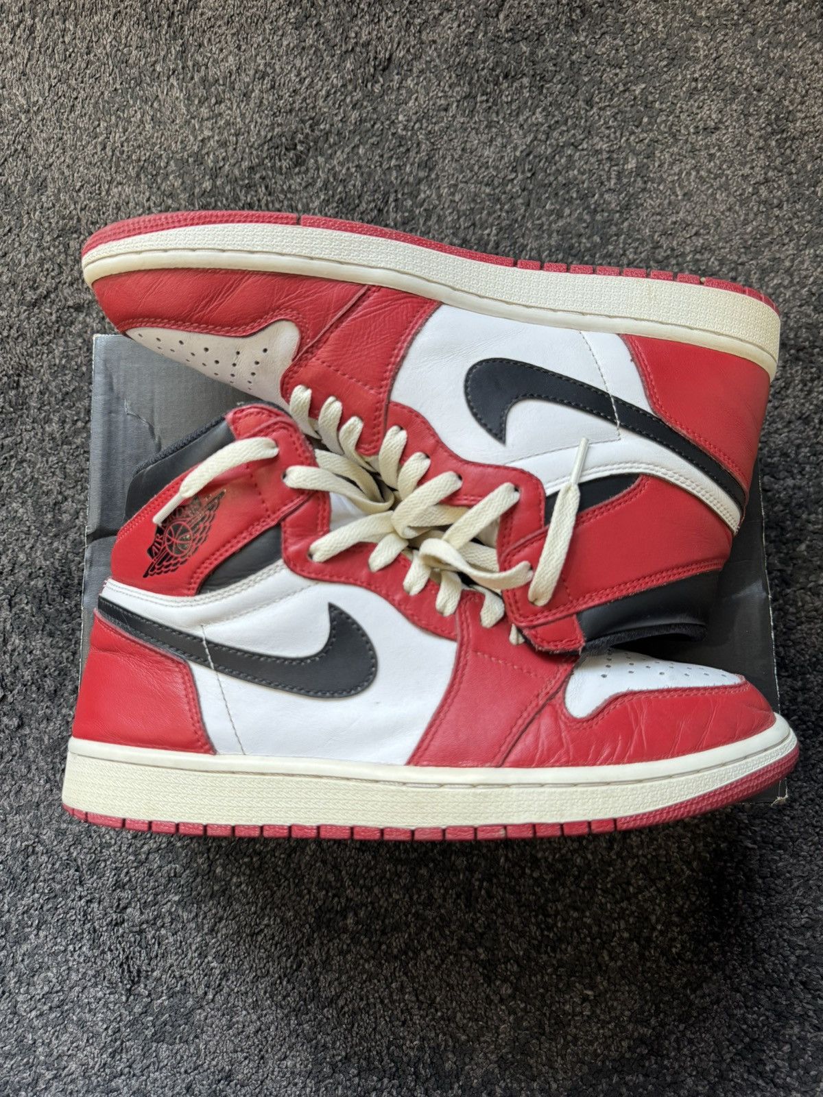Jordan Brand Jordan 1 Chicago 2015 Size US 11 / EU 44 - 1 Thumbnail
