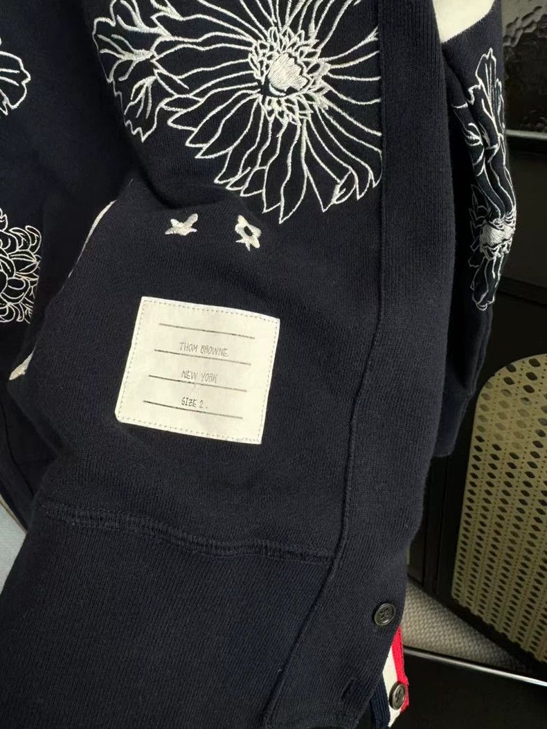 Thom Browne Thom browne Dark blue flower embroidered four-striped round Size US M / EU 48-50 / 2 - 5 Thumbnail