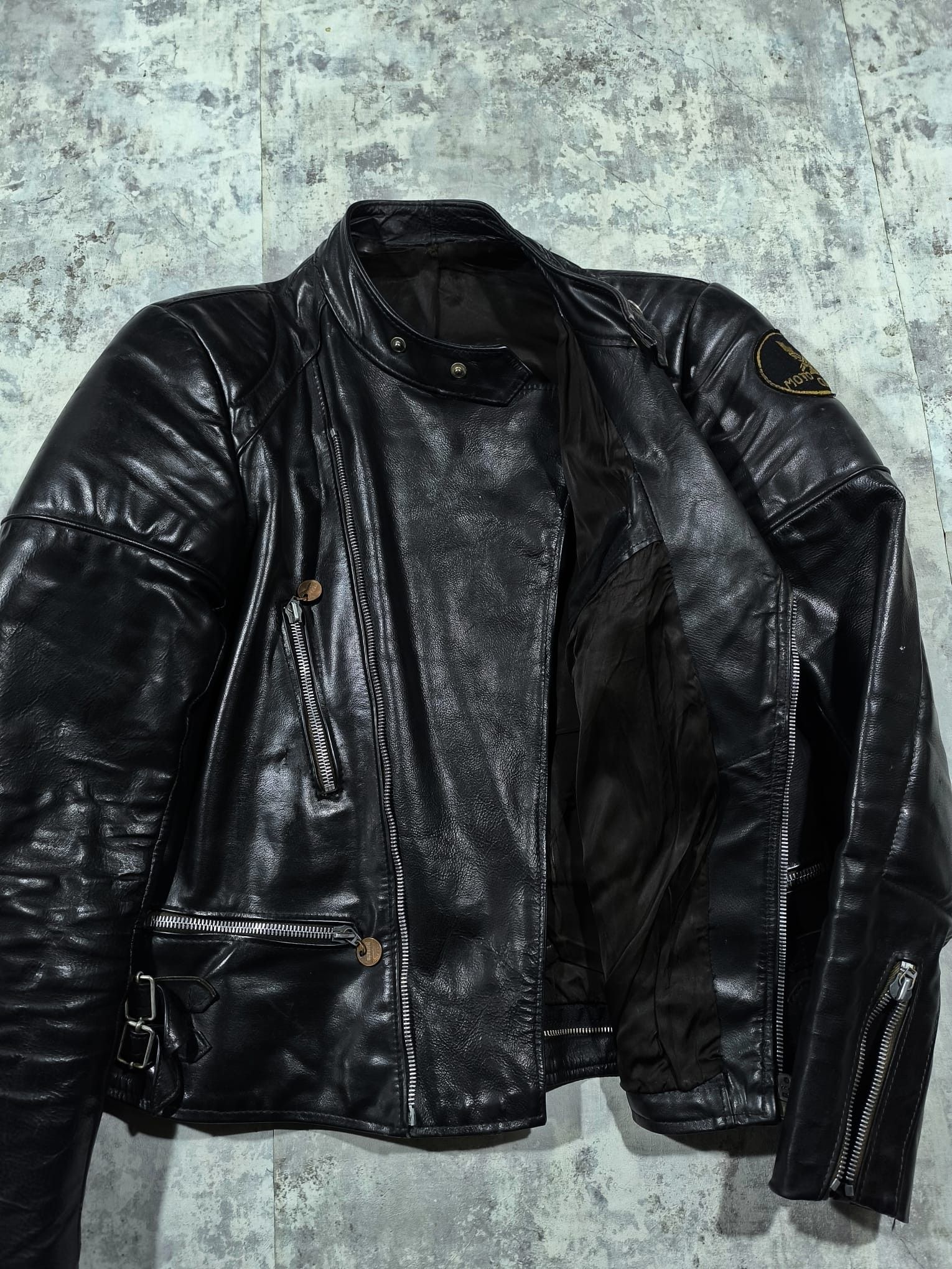 Leather vintage heavyweight trashed moto biker leather jacket 80s Size US L / EU 52-54 / 3 - 4 Thumbnail