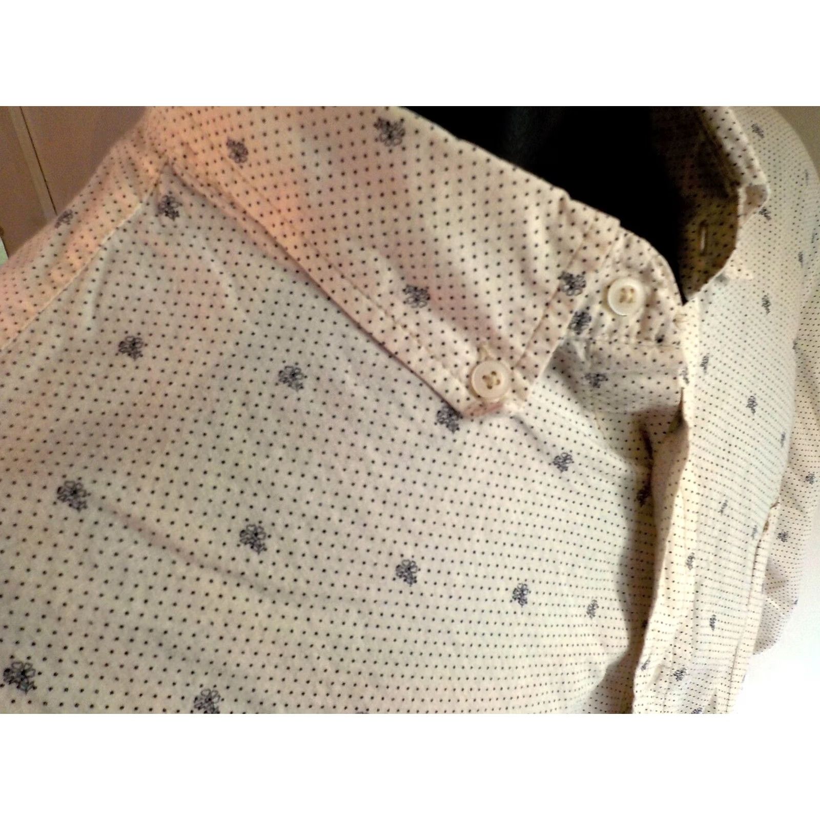 Vintage THE VIRGIN POETS SOCIETY LS Button Down Shirt-Dotted/Floral Ivory/Navy XL Mens Cotton Long Sleeve Casual Old/Good Condition Size US XL / EU 56 / 4 - 4 Thumbnail