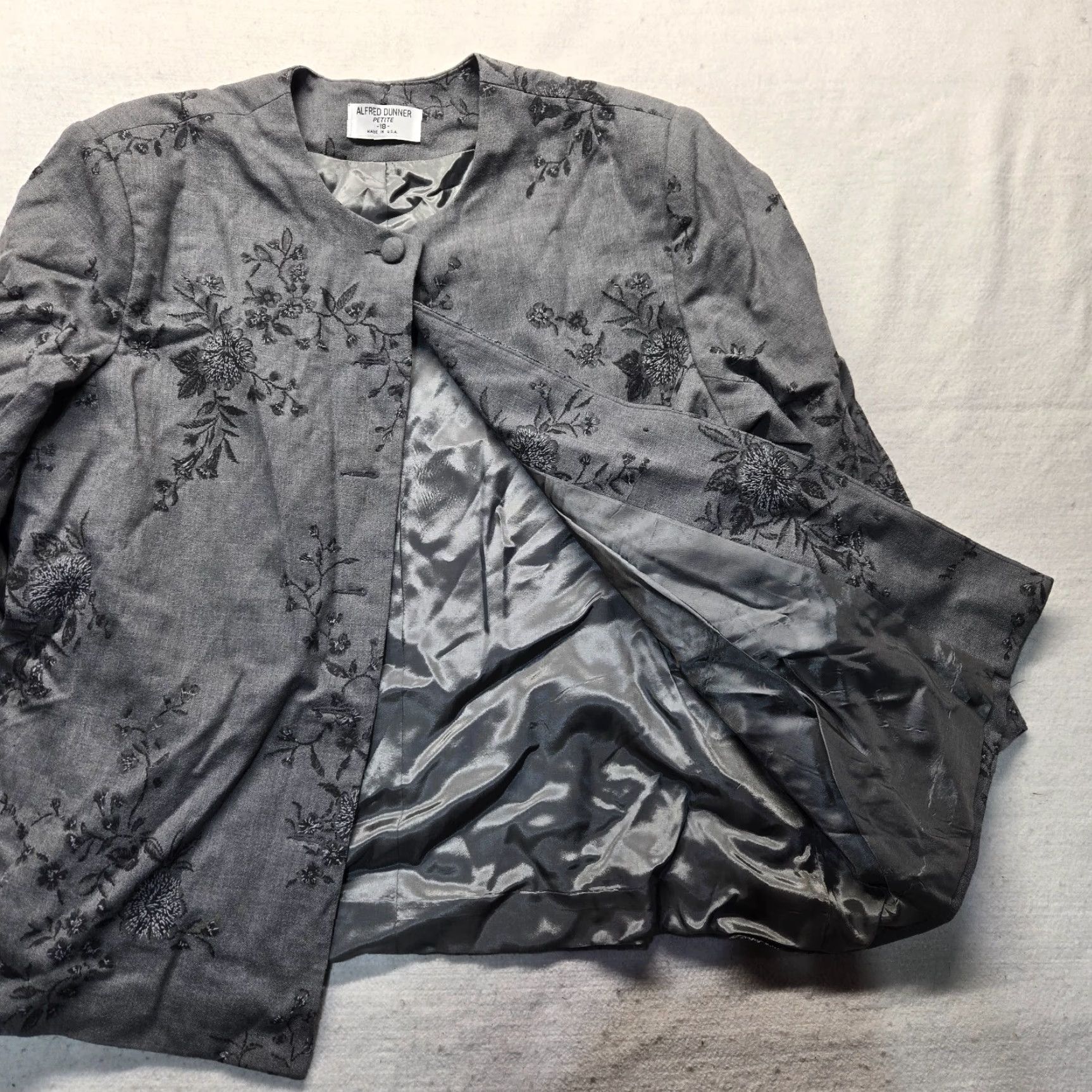 Vintage Alfred Dunner Jacket Women 18P Gray Floral Long Sleeve Button Up Coat Overcoat With Shoulder Pads Size XXL / US 16-18 / IT 52-54 - 2 Thumbnail
