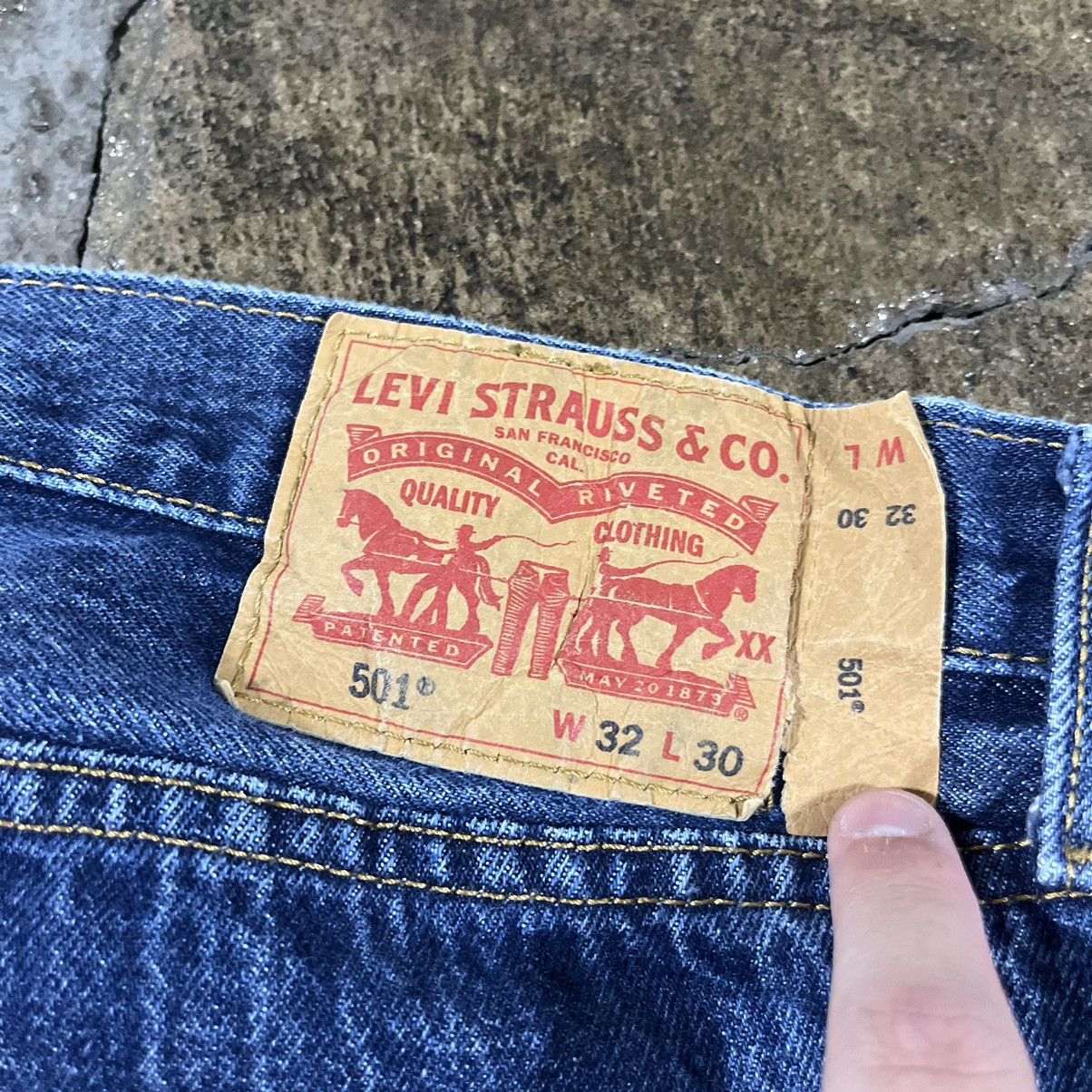 Levi's × Vintage Crazy Vintage Y2K Levi's 501 Button Fly Essential Jeans Size US 32 / EU 48 - 4 Thumbnail