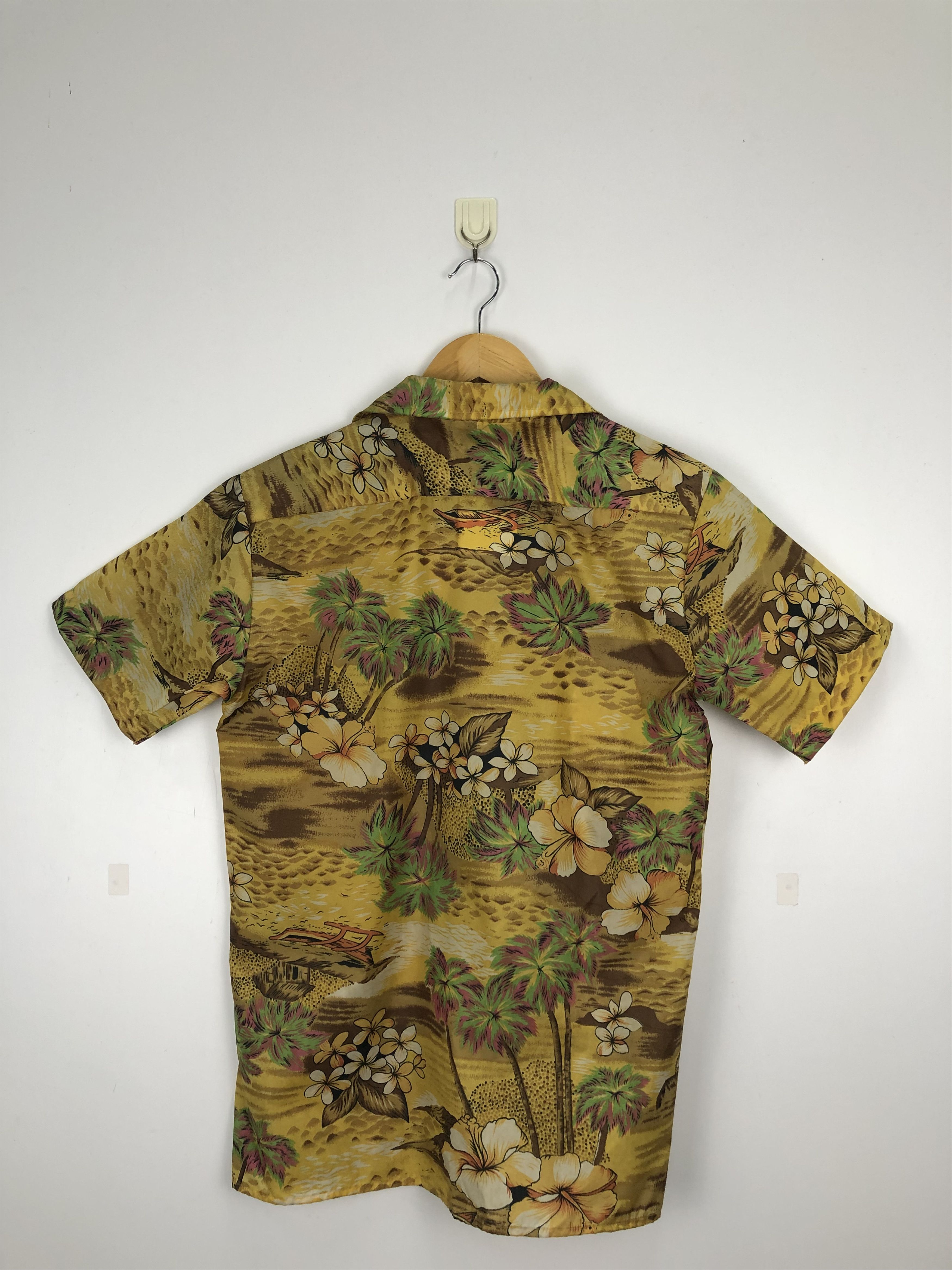 Vintage Vintage Waikiki Holiday Nylon Flower Motive TA0007 Size US S / EU 44-46 / 1 - 3 Thumbnail