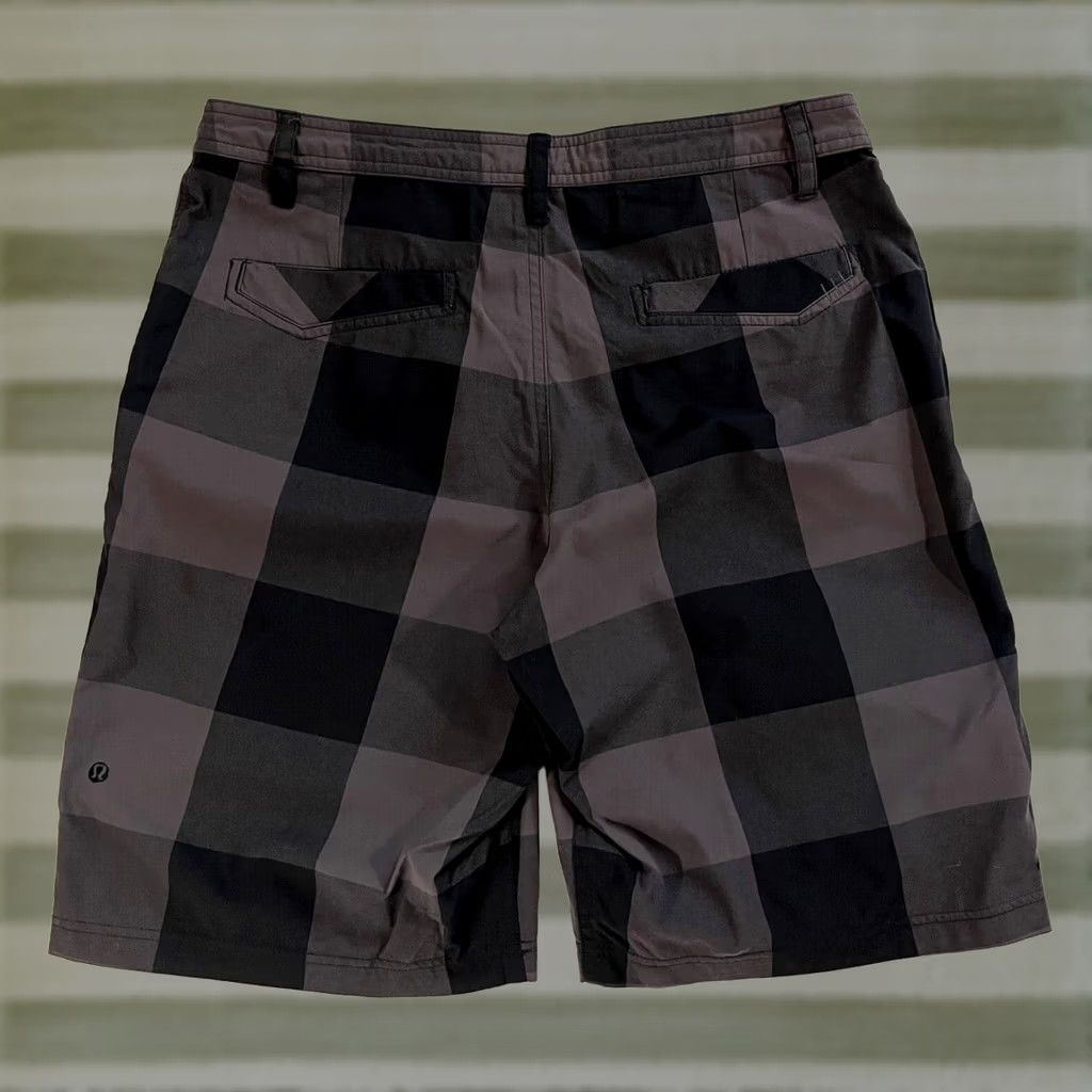 Lululemon Lululemon Kahuna Shorts Mens 10" Plaid Sz 34 Black Gray Front Flat 34 Inseam Pockets Chino Outdoor Preppy Athleisure Vintage/Pre-owned Mens Size US 34 / EU 50 - 1 Thumbnail