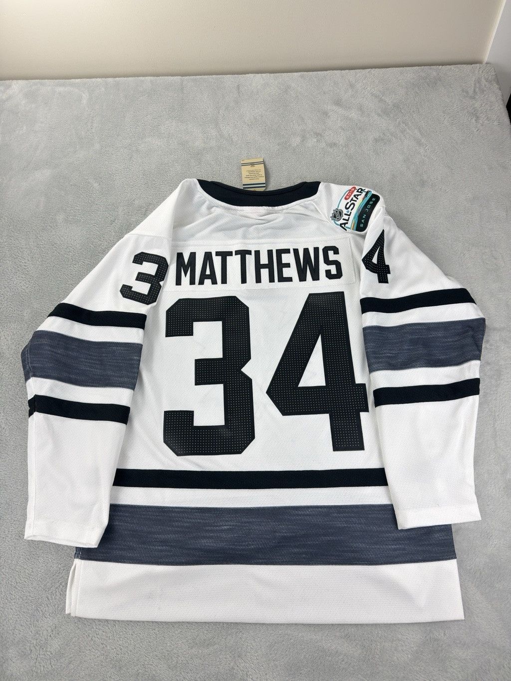 Mitchell & Ness Mitchell & Ness NWT Men's Sz Large Austin Matthews 2019 NHL Size US L / EU 52-54 / 3 - 4 Thumbnail