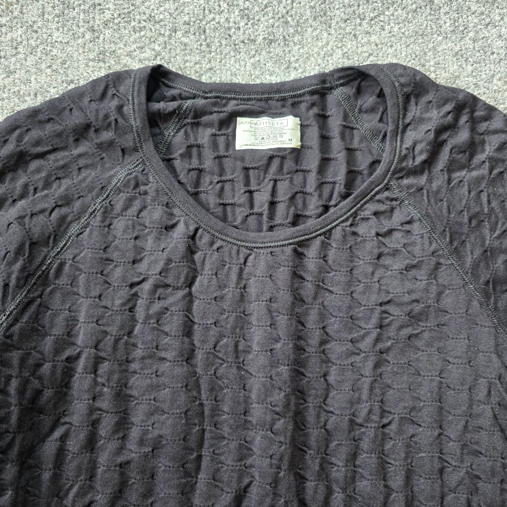 Athleta Athleta Top Womens M Black Nylon Stretch Pucker Texture Performance Shirt Size M / US 6-8 / IT 42-44 - 2 Thumbnail