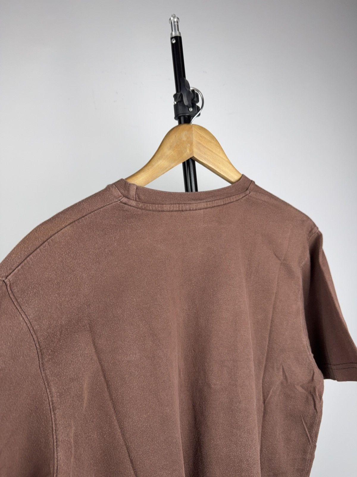 Nike Vintage 90s Nike Faded Mini Swoosh Brown T-Shirt Vintage Y2K Size US L / EU 52-54 / 3 - 14 Thumbnail