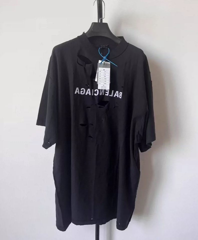 Balenciaga Balenciaga Monogrammed crewneck short sleeve T-shirt Size US L / EU 52-54 / 3 - 1 Thumbnail