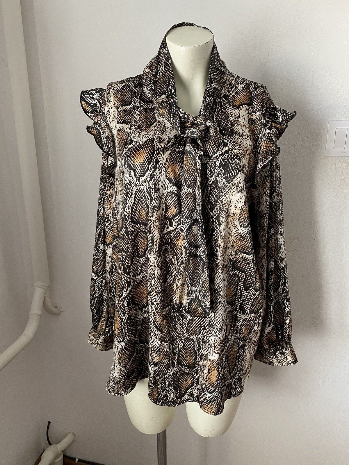 Other Zara Ruffle Blouse Animal Print Size L Size L / US 10 / IT 46 - 1 Thumbnail