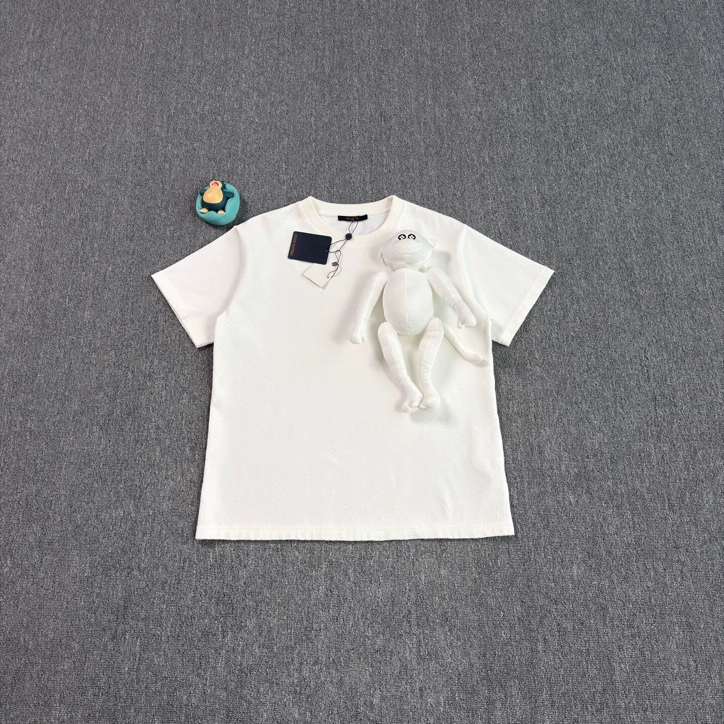 Louis Vuitton LV Doll Print White All-Over Short Sleeve L Size US L / EU 52-54 / 3 - 1 Thumbnail