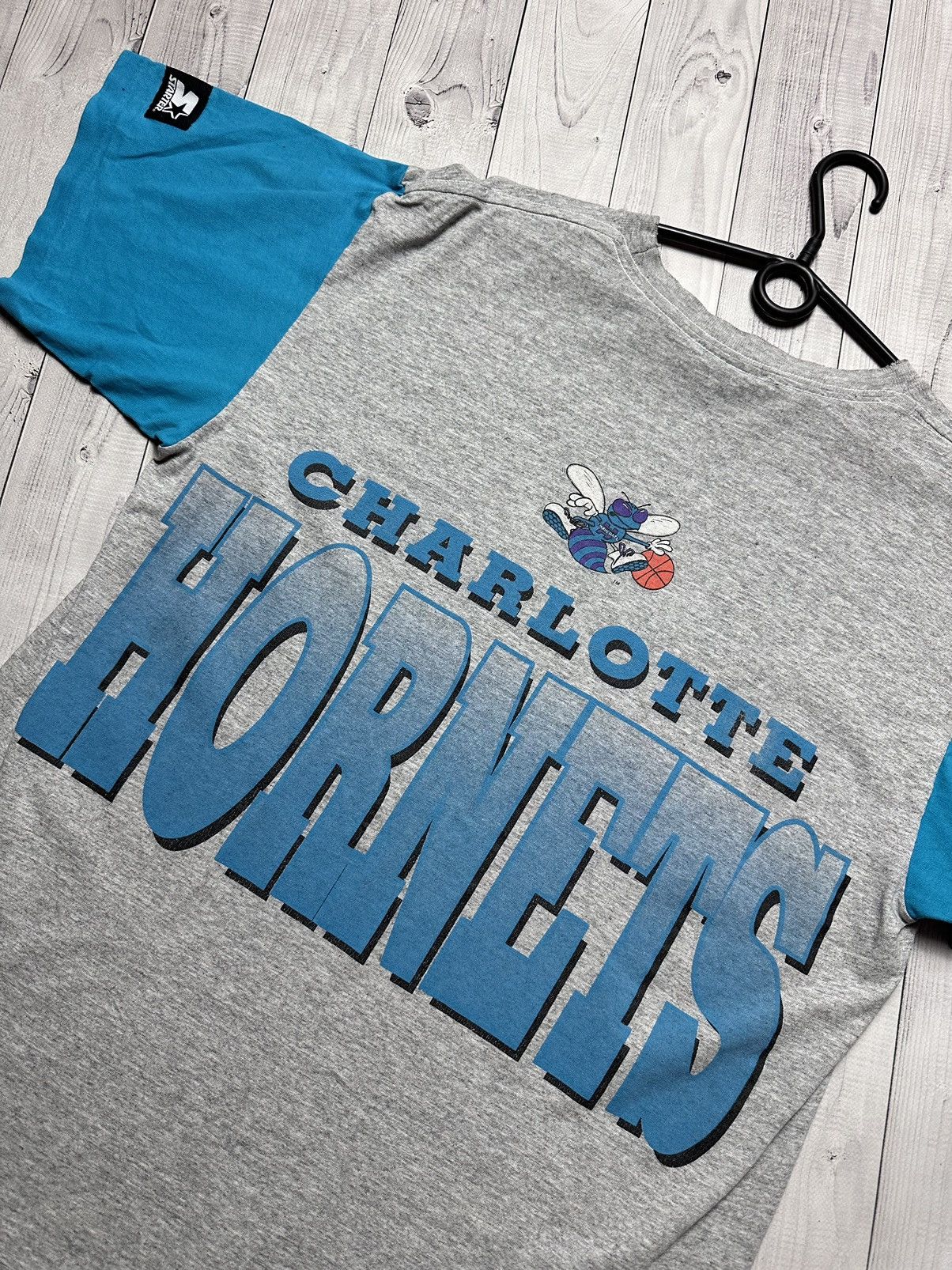 NBA × Vintage Vintage Charlotte Hornets NBA Starter tee USA Size L Size US L / EU 52-54 / 3 - 10 Thumbnail
