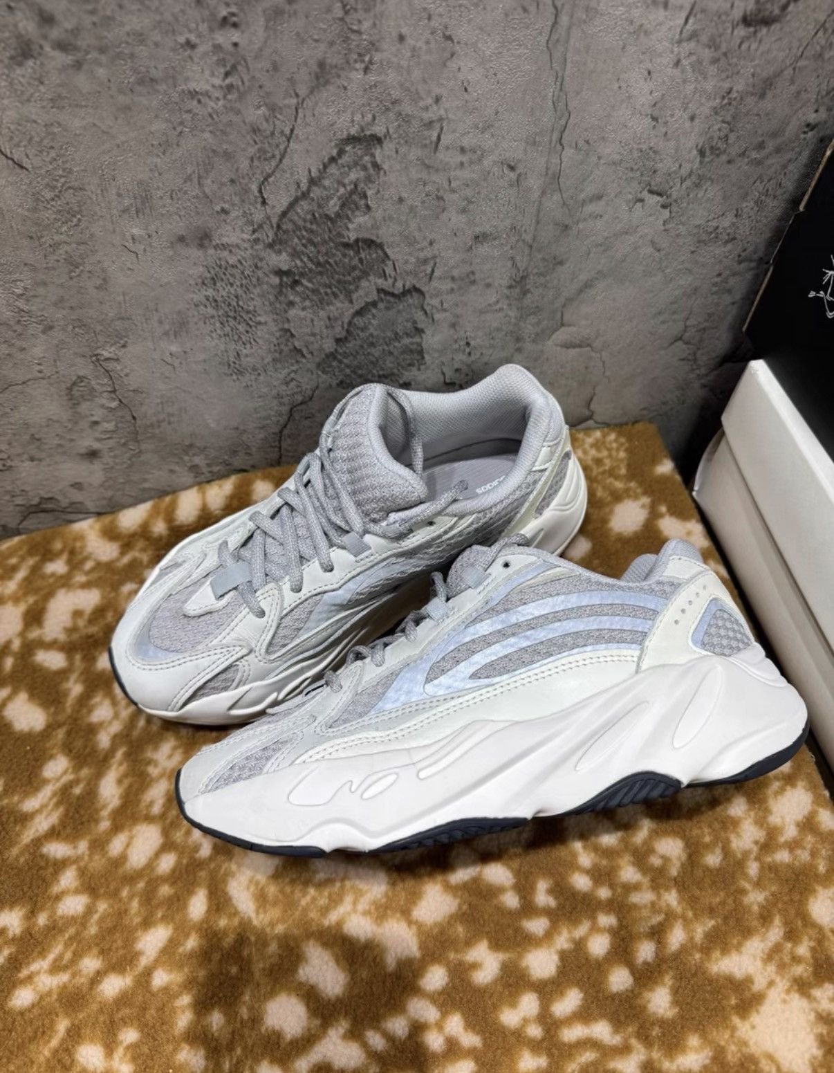 Adidas Adidas Yeezy 700 V2 Static K37 Size US 8 / IT 38 - 2 Thumbnail