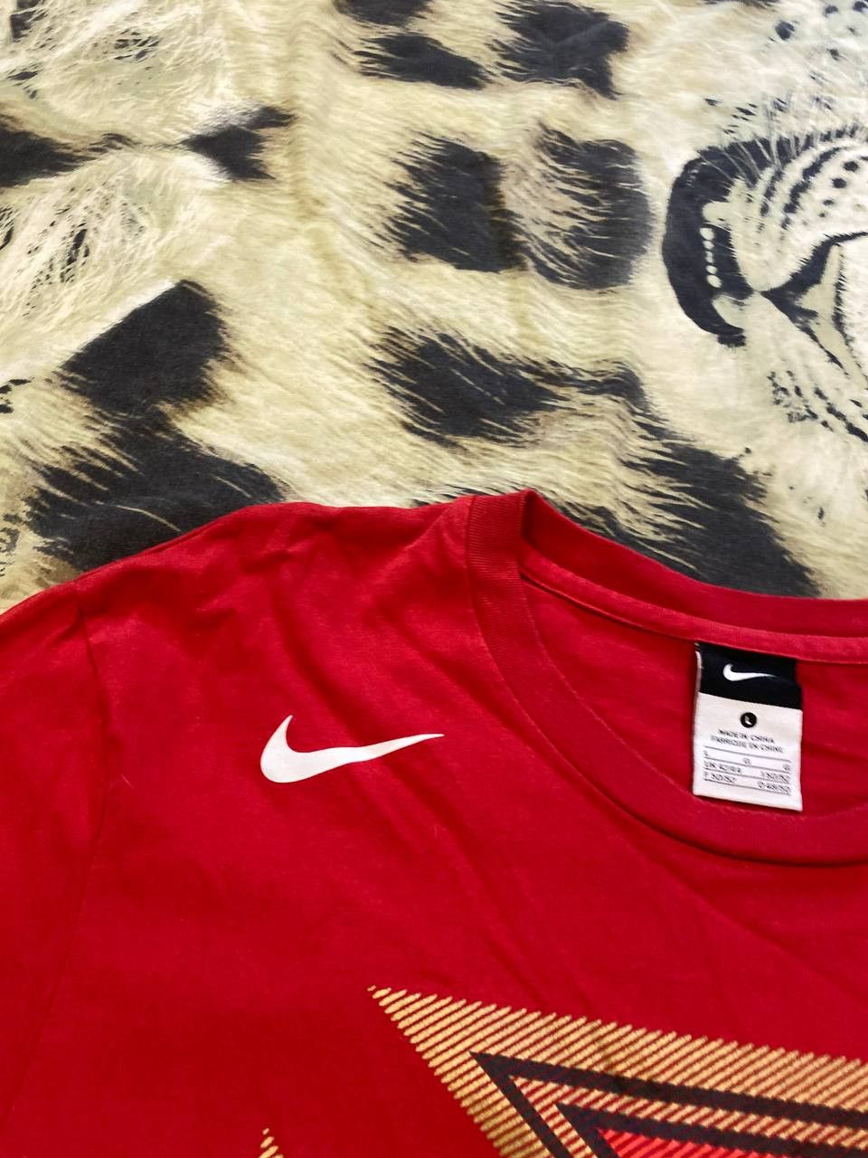 Nike Vintage Nike Big Y2K Logo Red Short Sleeve T-Shirt Size L Size US L / EU 52-54 / 3 - 6 Thumbnail