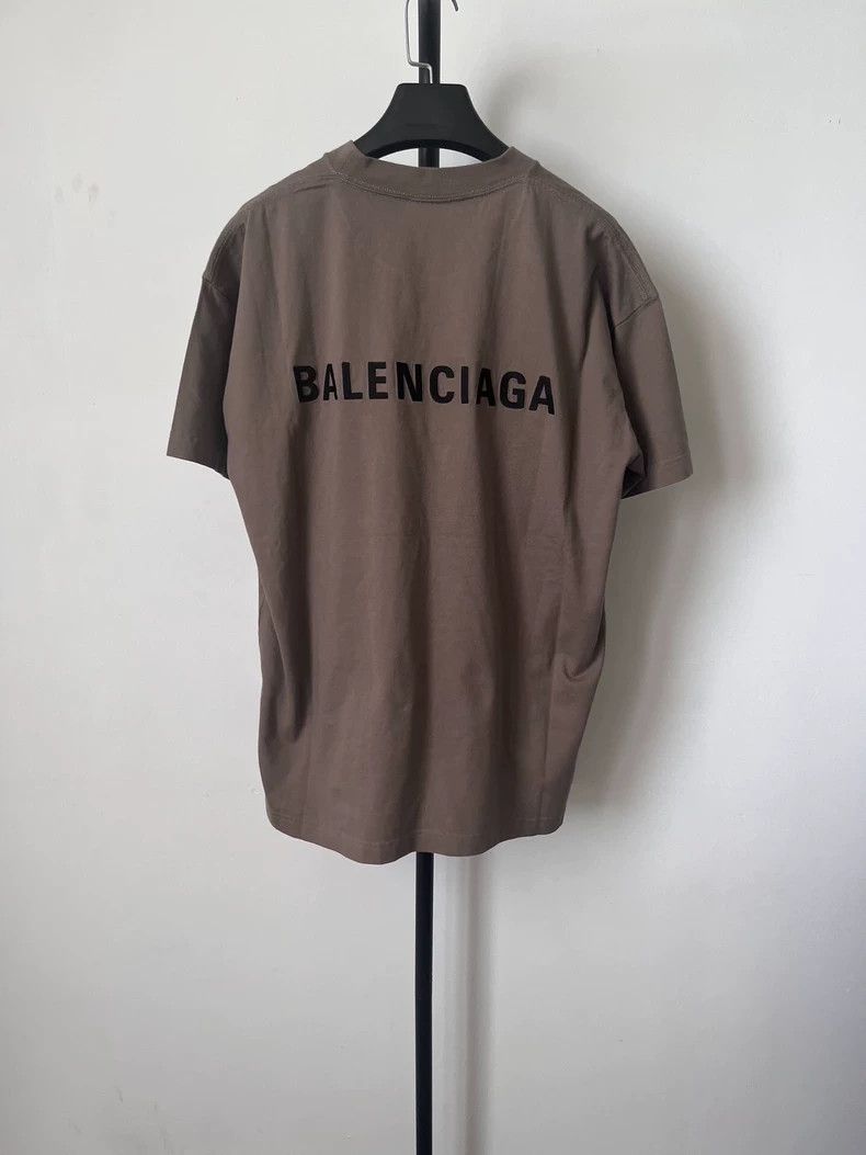 Balenciaga Balenciaga Solid Chest Logo Crew Neck Pullover Short Sleev Size M / US 6-8 / IT 42-44 - 2 Thumbnail