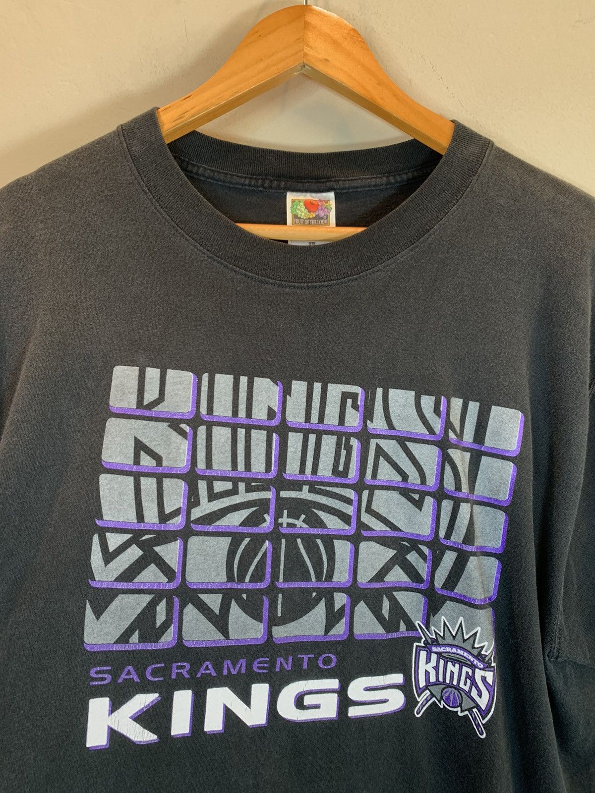 NBA × Vintage *RARE* Vintage 90’s Sacramento Kings NBA Basketball T-Shirt Size US L / EU 52-54 / 3 - 2 Thumbnail