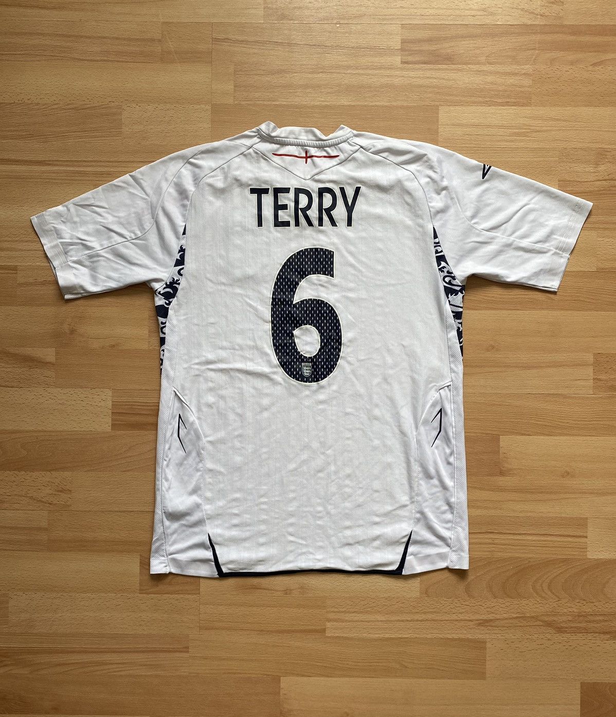 Umbro Authentic Umbro England 2007 John Terry #6 Soccer Jersey. Size US M / EU 48-50 / 2 - 1 Thumbnail