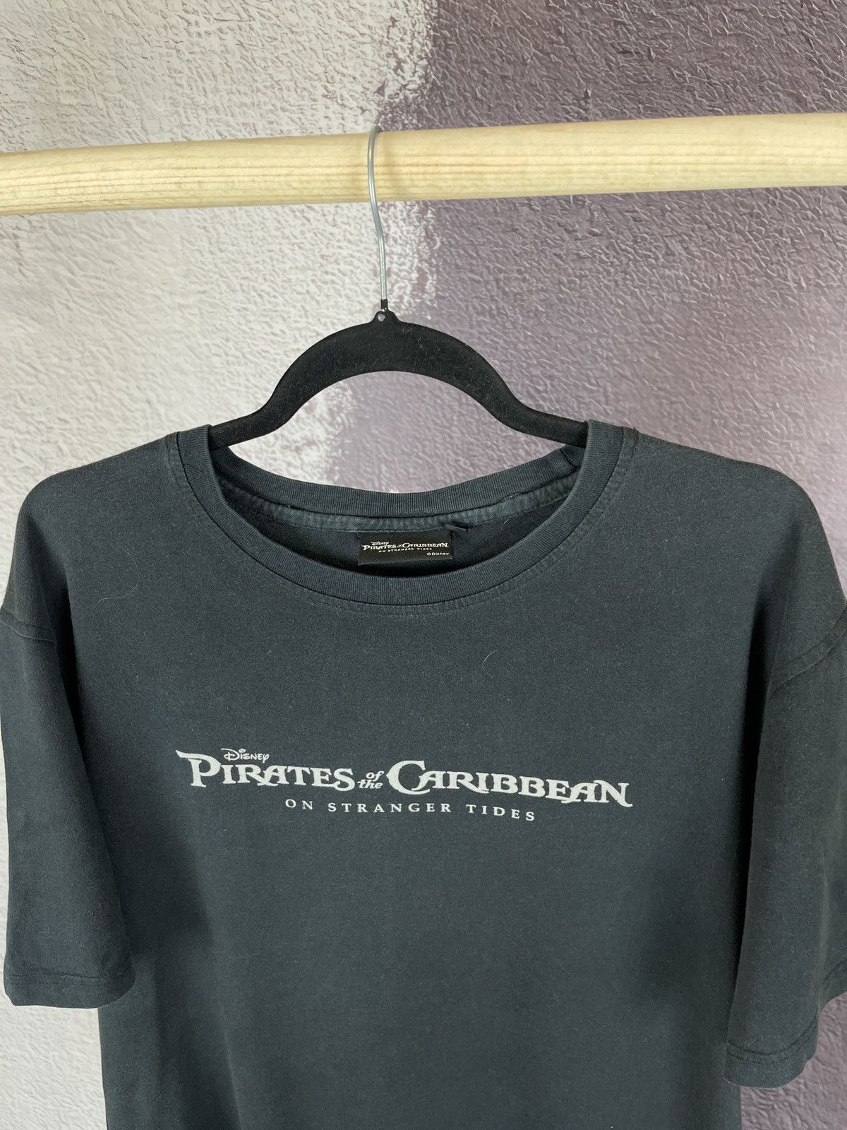 Disney Pirates of the Caribbean on stranger tides Disney big logo Size US L / EU 52-54 / 3 - 5 Thumbnail