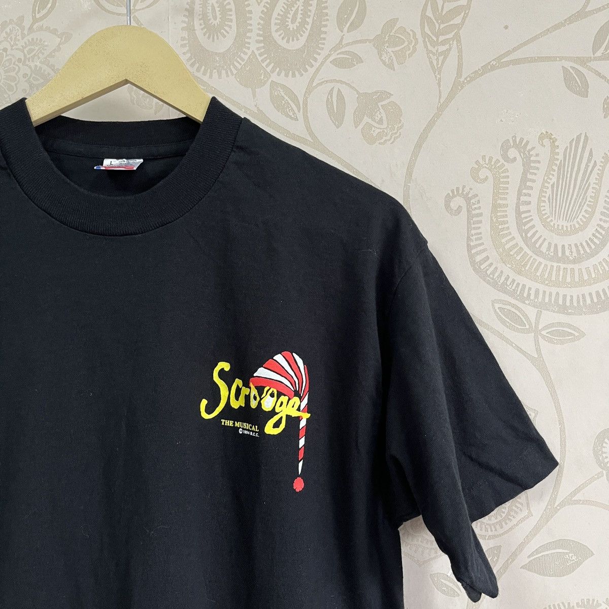 Other Vintage Copyright 1994 Scrooge The Musical TShirt Size US L / EU 52-54 / 3 - 6 Thumbnail