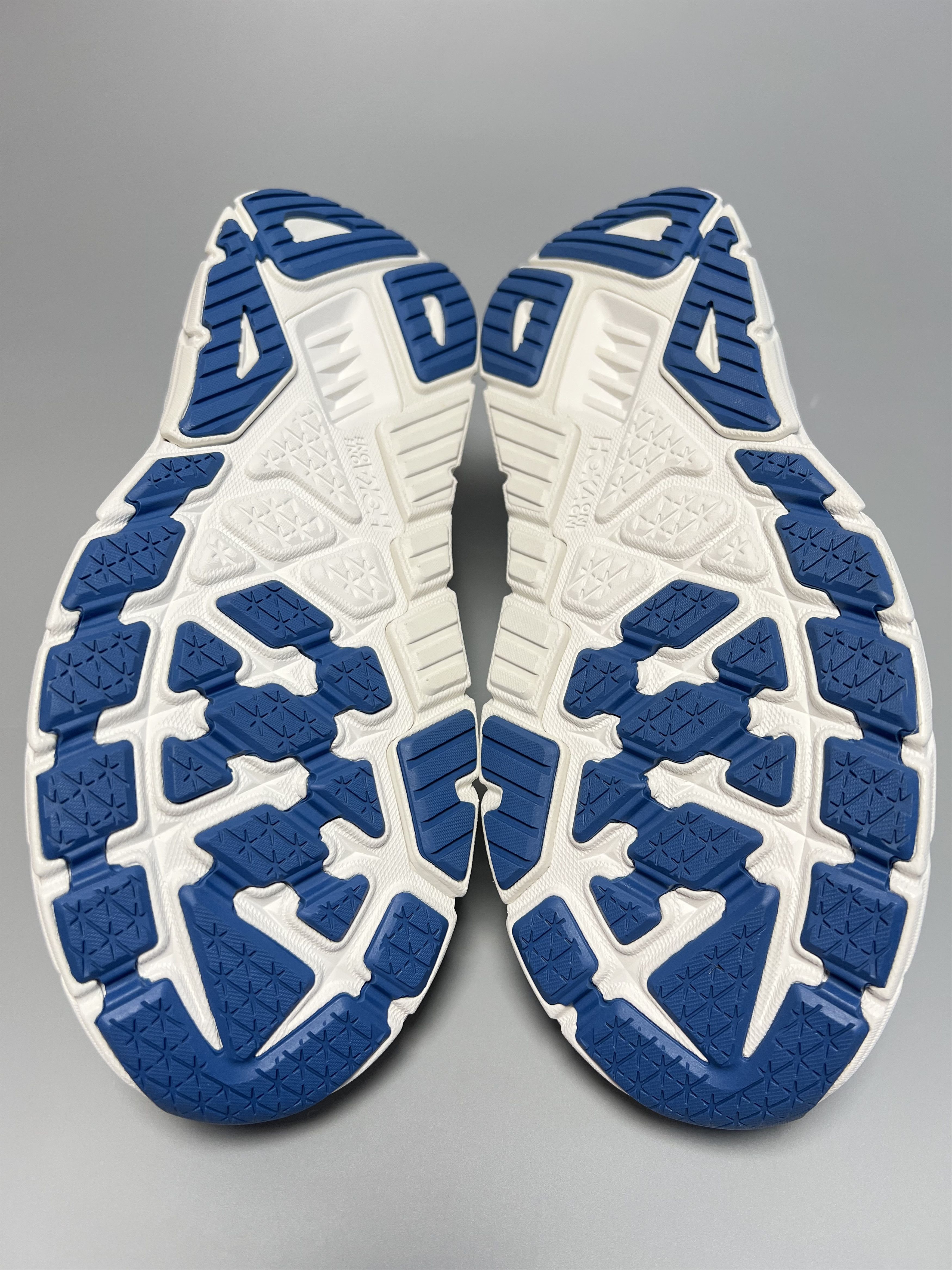 Hoka Hoka One One Arahi 7 Wide Running Shoes Walking Gym Size US 11.5 / EU 44-45 - 14 Thumbnail