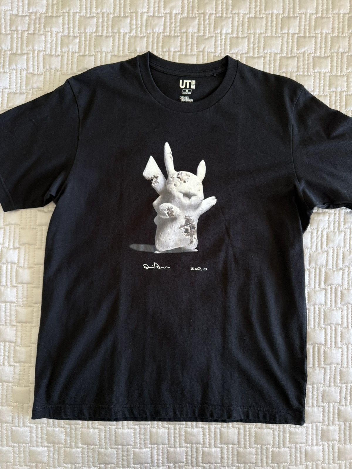 Uniqlo Daniel Arsham Pokemon Black Pikachu T-shirt size M