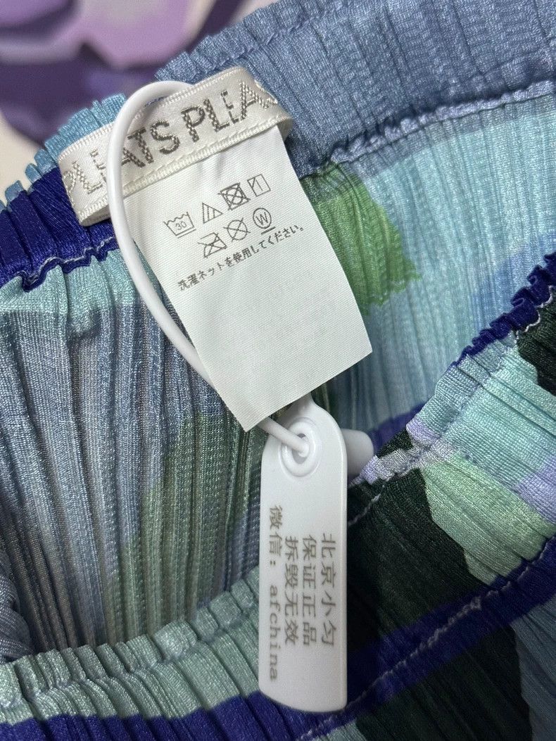 Issey Miyake Issey Miyake size:3 Blue and purple pleated trousers Size 23" - 3 Thumbnail