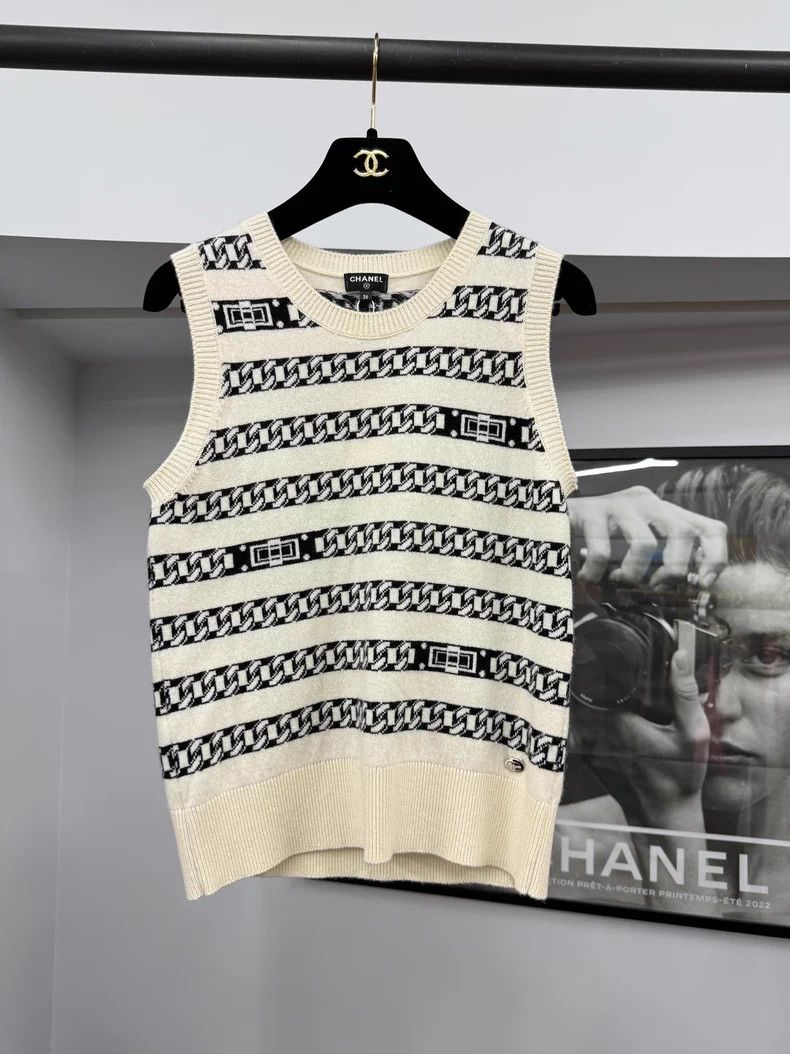 Chanel Chanel Black and white striped cashmere vest Size XS / US 0-2 / IT 36-38 - 1 Thumbnail