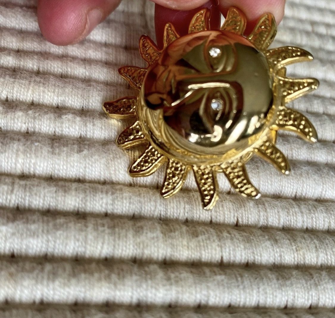 Other VINTAGE TEXTURED GOLD SUN FACE BROOCH PIN WITH DIAMOND EYES Size ONE SIZE - 13 Thumbnail