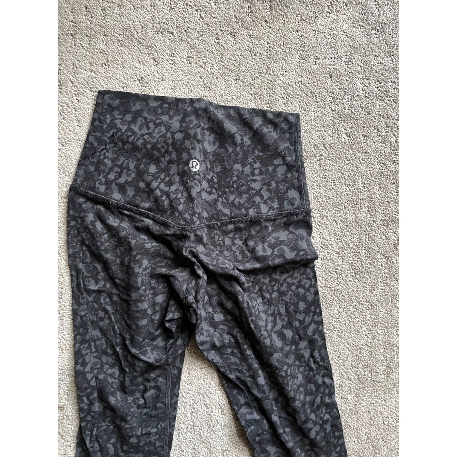 Lululemon VINTAGE Lululemon Women's Leggings Size 2 Activewear Gray Cropped High Rise Size 26" / US 2 / IT 38 - 2 Thumbnail