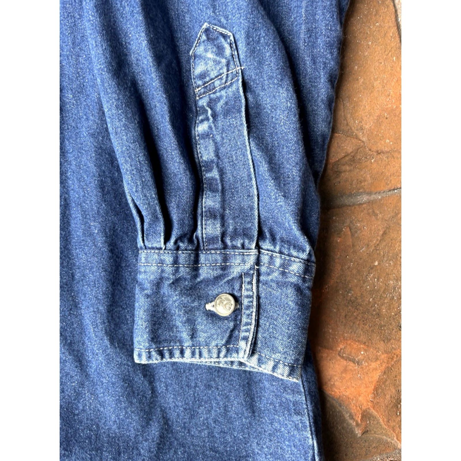 Faded Glory VINTAGE Faded Glory Button Denim Jean Shirt Mens L Blue 90s Pockets Shirt Regular Mens Size US L / EU 52-54 / 3 - 6 Thumbnail