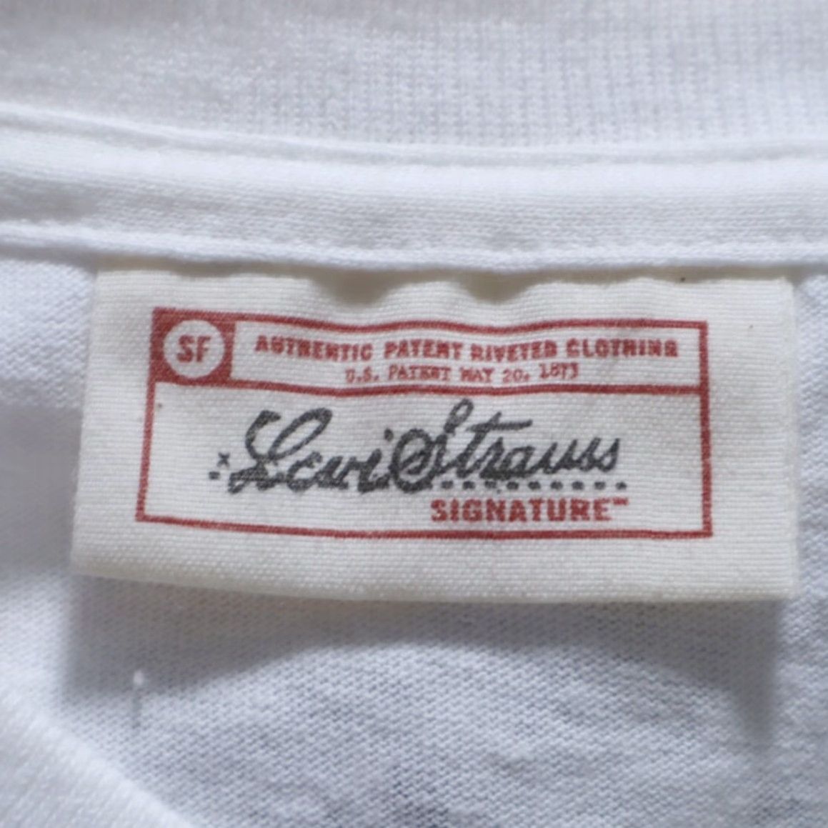 Vintage VINTAGE Levis Signature Made in US Solid T-Shirt White Men's XL Size US XL / EU 56 / 4 - 5 Thumbnail