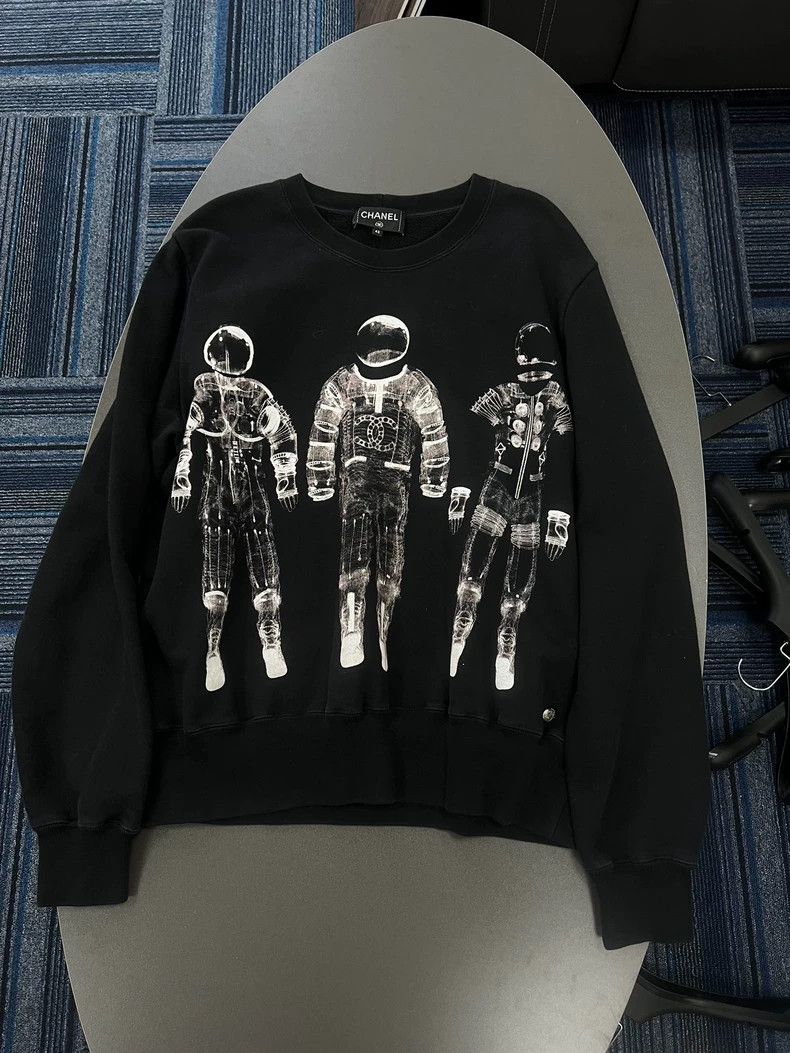 Chanel Chanel Perspective astronaut round-neck sweatshirt 2504-Nex Size M / US 6-8 / IT 42-44 - 1 Thumbnail