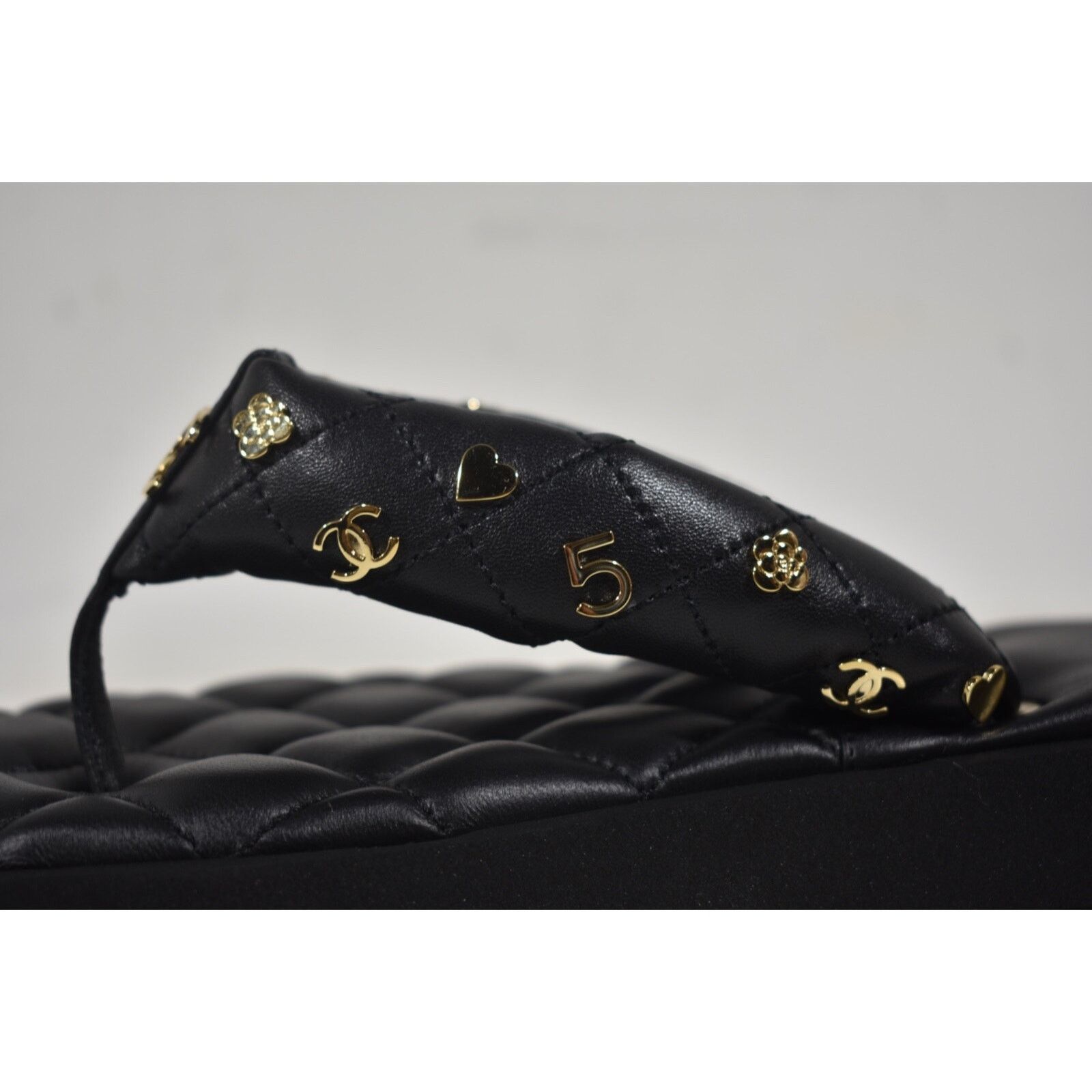 Chanel Chanel 23P Black Quilted Charms Padded Pool Thong Logo Size US 5 / IT 35 - 10 Thumbnail