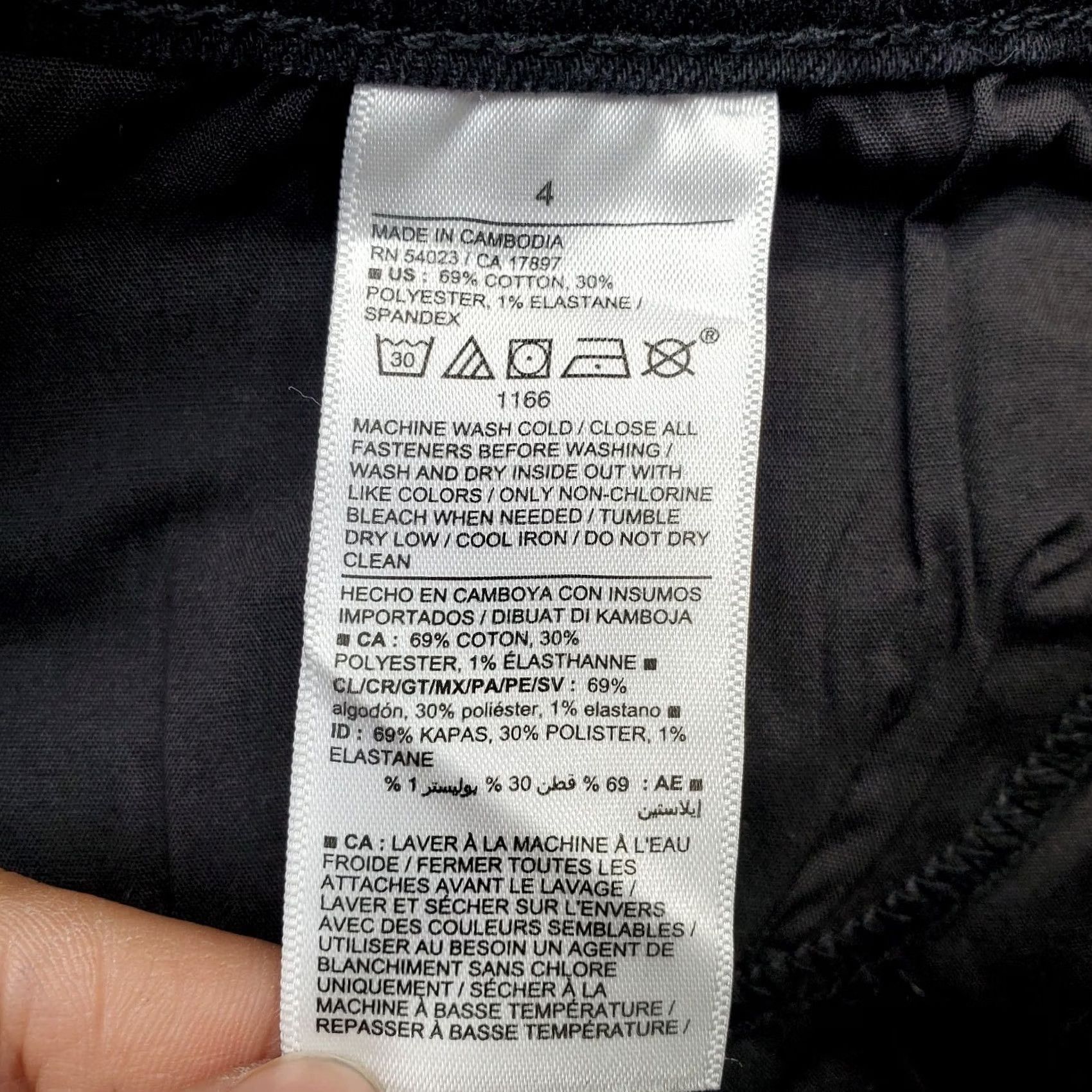 Old Navy Old Navy Womens Shorts 4 Black Denim Stretch Comfort Cuffed Dark Wash Mid-Rise Children's? Size 27" / US 4 / IT 40 - 7 Thumbnail