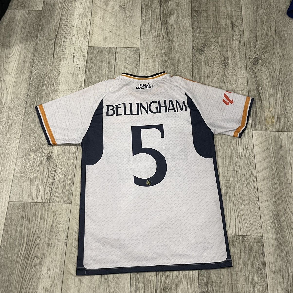 Adidas REAL MADRID FLY EMIRATES BELLINGHAM FOOTBALL SOCCER JERSEY Size US S / EU 44-46 / 1 - 2 Thumbnail