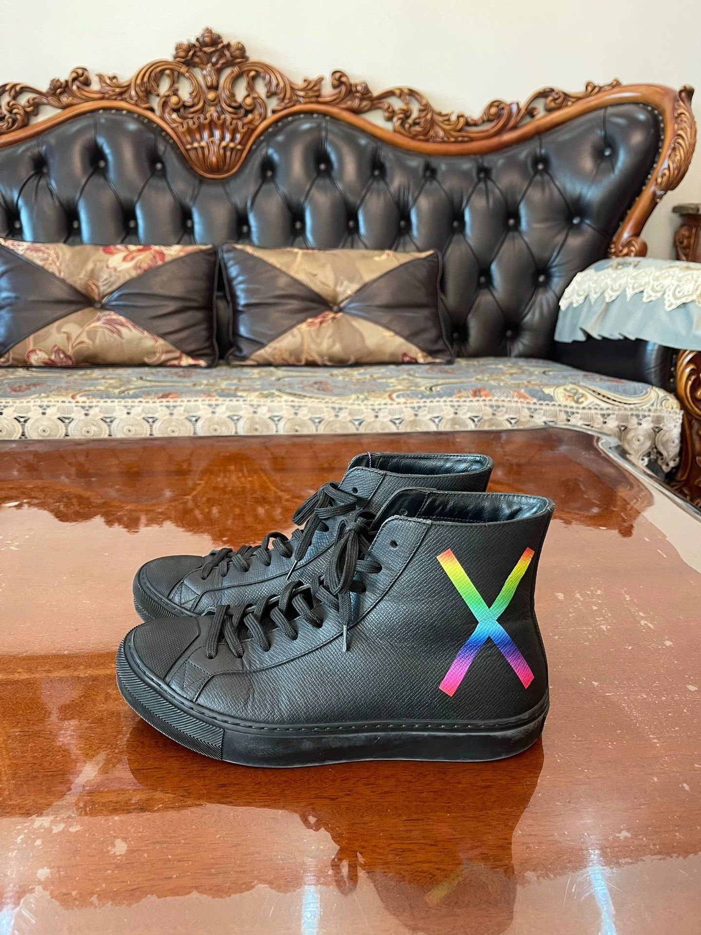 Louis Vuitton LV Men's Premium Litchi Leather Graffiti Collab Shoe 5.5 Size US 5.5 / EU 38 - 2 Thumbnail
