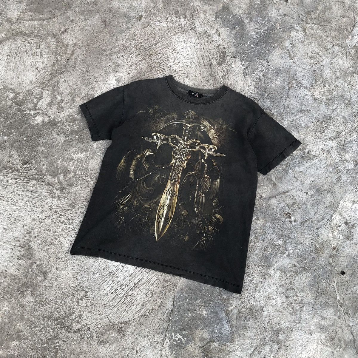 Vintage Tshirt rock chang vintage prints skull and crossbones Size US M / EU 48-50 / 2 - 1 Thumbnail