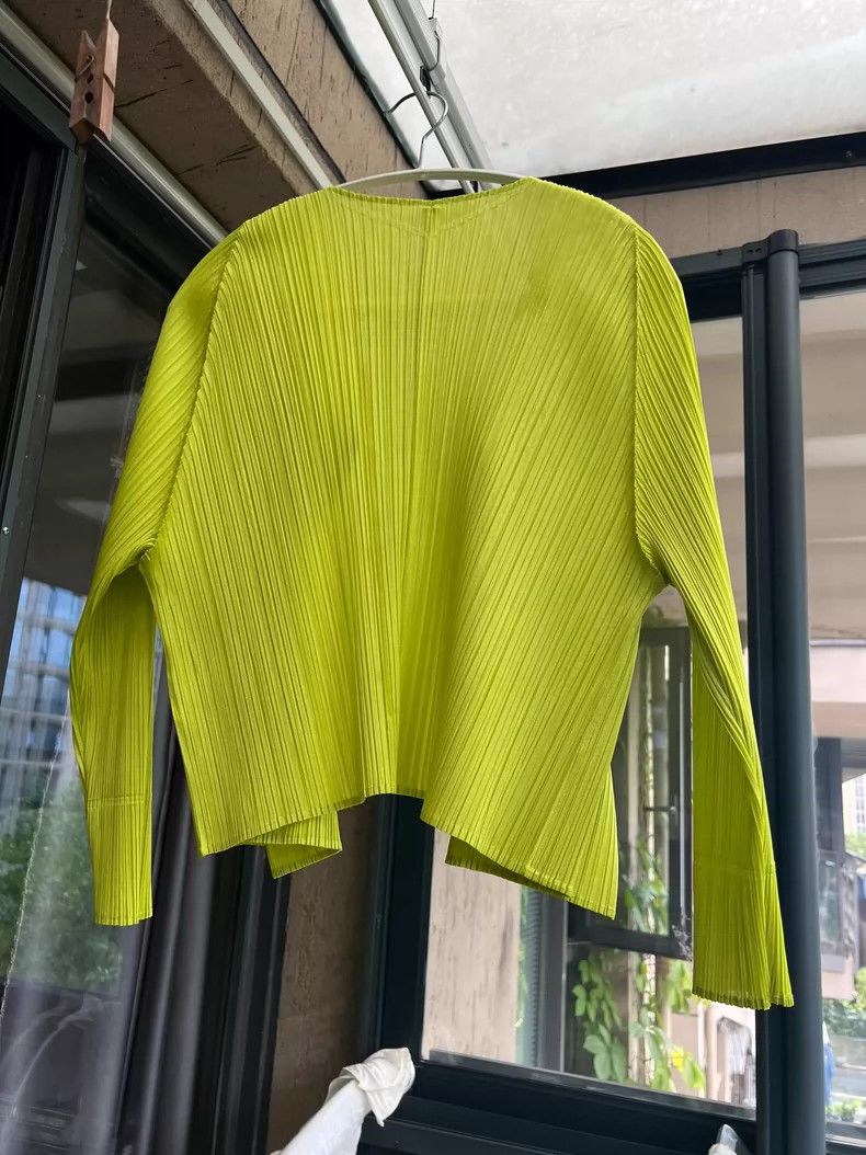 Issey Miyake Issey Miyake size:3 Fresh yellow-green wide-shoulder line Size XS / US 0-2 / IT 36-38 - 2 Thumbnail