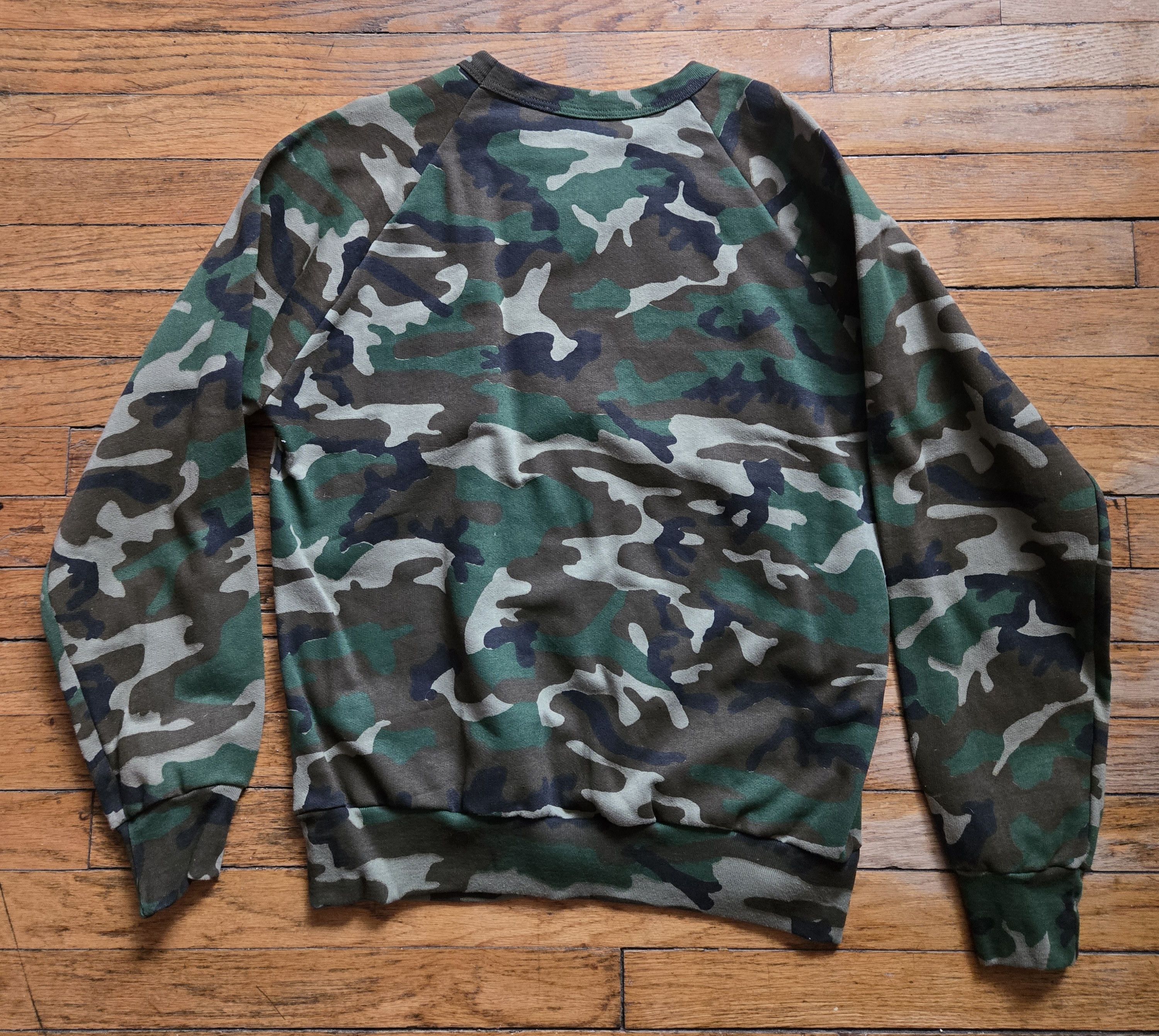 Vintage Vtg 1985 Commando Movie Promo L Camo Crew neck Sweatshirt Size US L / EU 52-54 / 3 - 6 Thumbnail