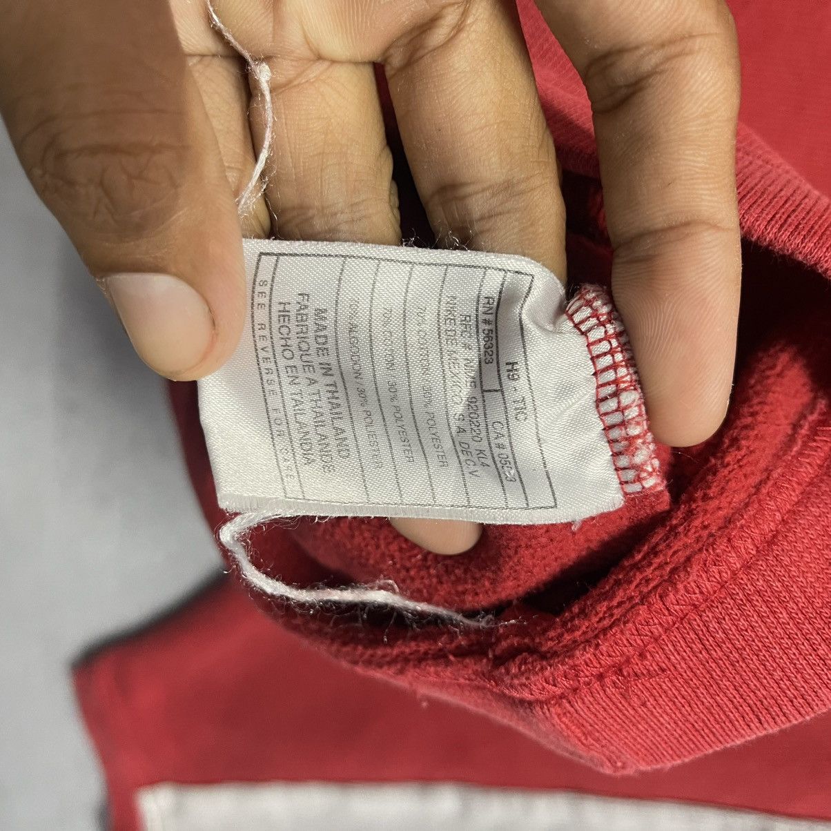 Nike Vintage Nike Embroidered Sweatshirt – Red / Cream Size US M / EU 48-50 / 2 - 9 Thumbnail