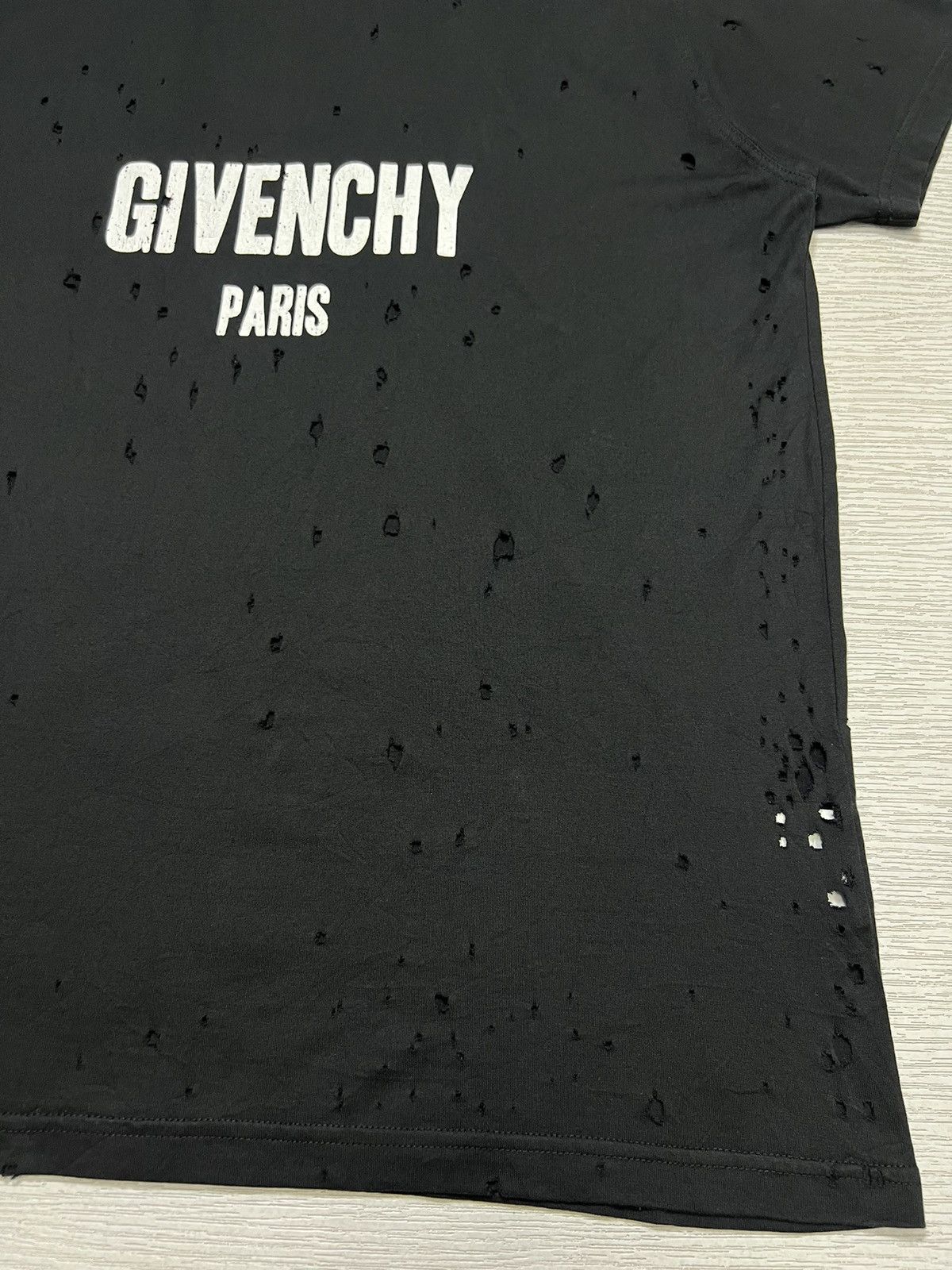Givenchy Givenchy - Logo Print Distressed T-Shirt Size US XXS / EU 40 - 7 Thumbnail