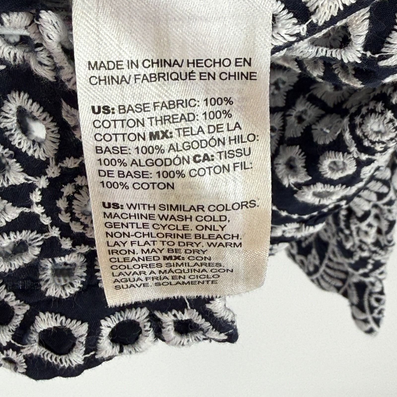 Chicos Chicos Tunic Top Womens Medium Navy Embroidered Eyelet Geome Size M / US 6-8 / IT 42-44 - 5 Thumbnail