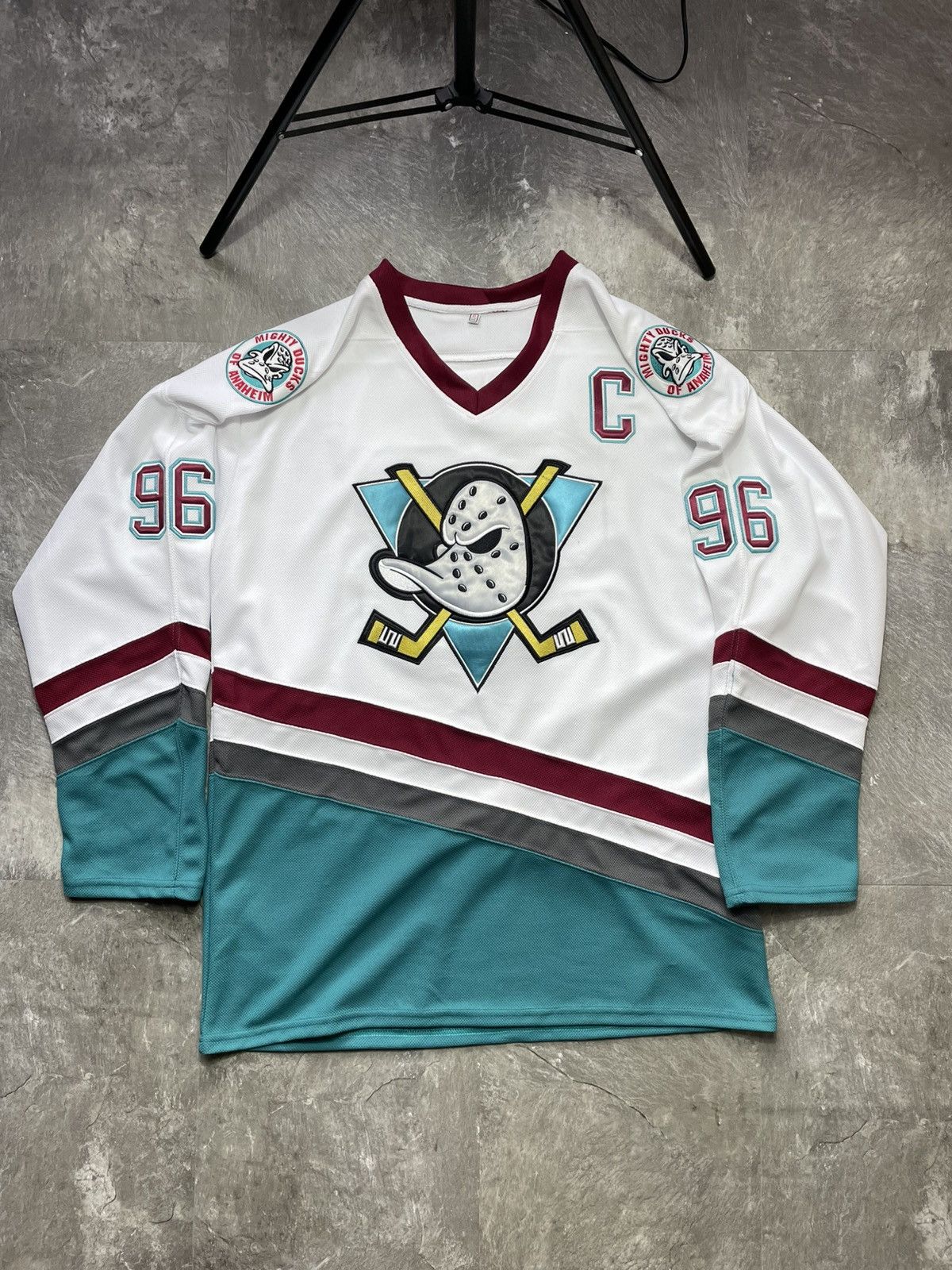 Vintage Anaheim Might Ducks Conway #96 Hockey NHL Jersey XL