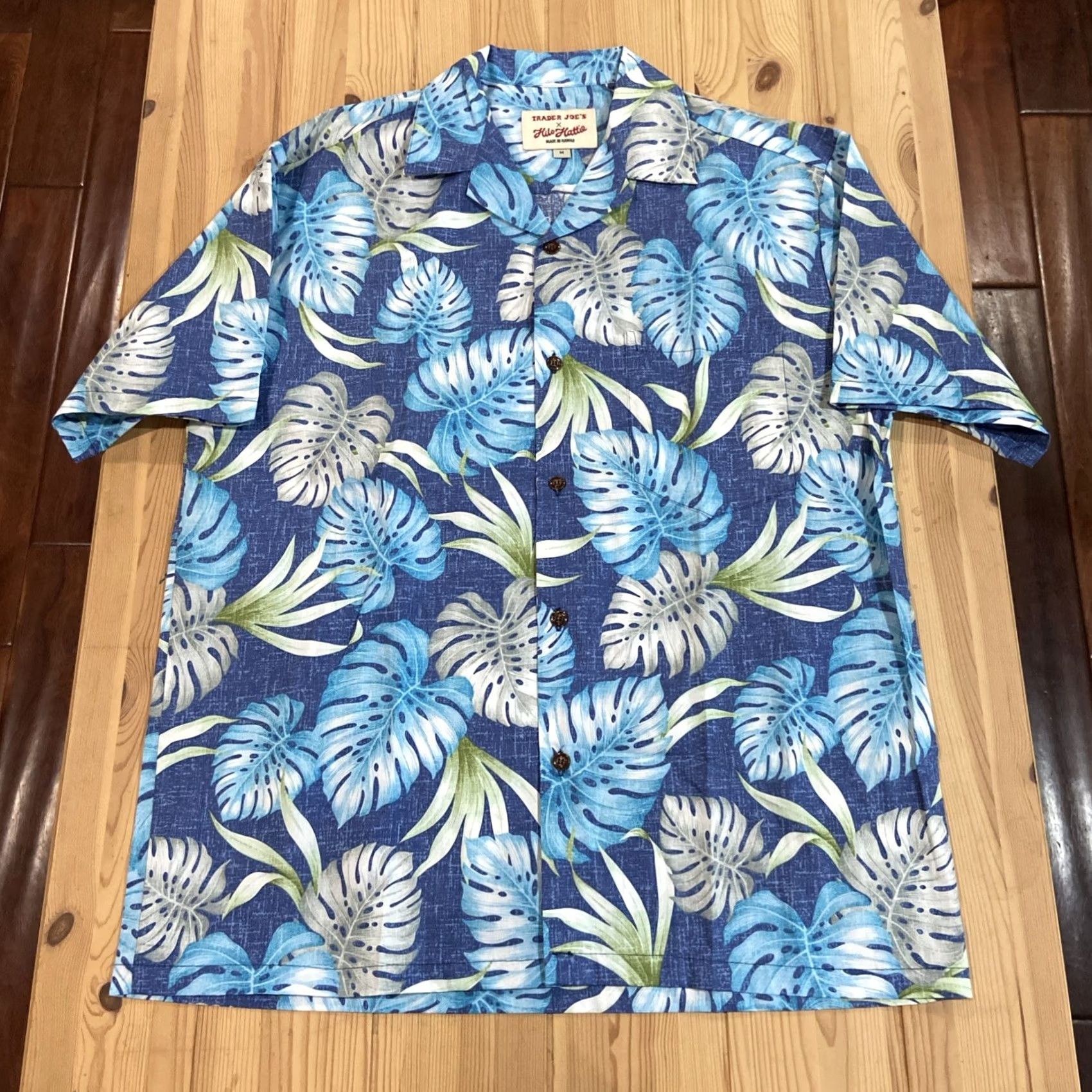 Hilo Hattie Hilo Hattie x Trader Joes Collab Hawaiian Camp Shirt M Blue Monstera Pattern Men Short Sleeve Button-Up Hawaiian 90s? Size US M / EU 48-50 / 2 - 2 Thumbnail