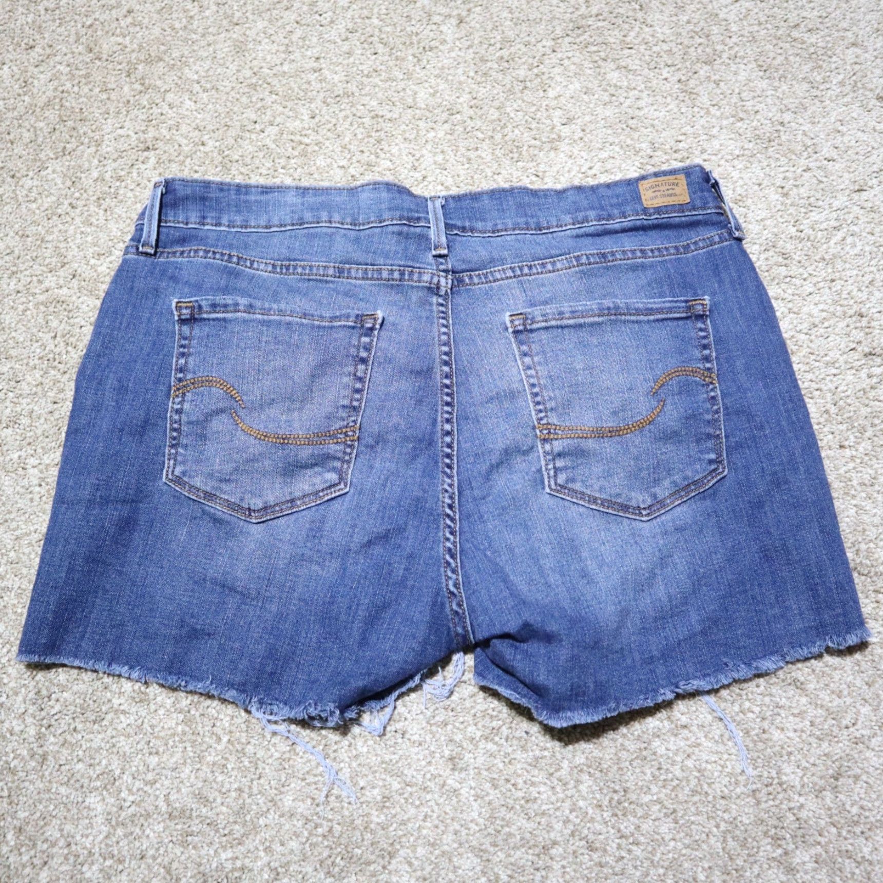 CO Signature by Levi Strauss & Co. Blue Modern Shorts 12-W31 Womens Regular 12 Blue 5-Pocket Denim Short Casual Modern 90s Style? Size 31" - 7 Thumbnail