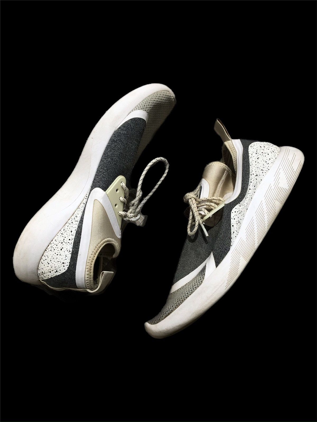 image of 2016 Nike Lunarcharge Essential Mens Gray Athletic Shoe in White (Size 11.5)