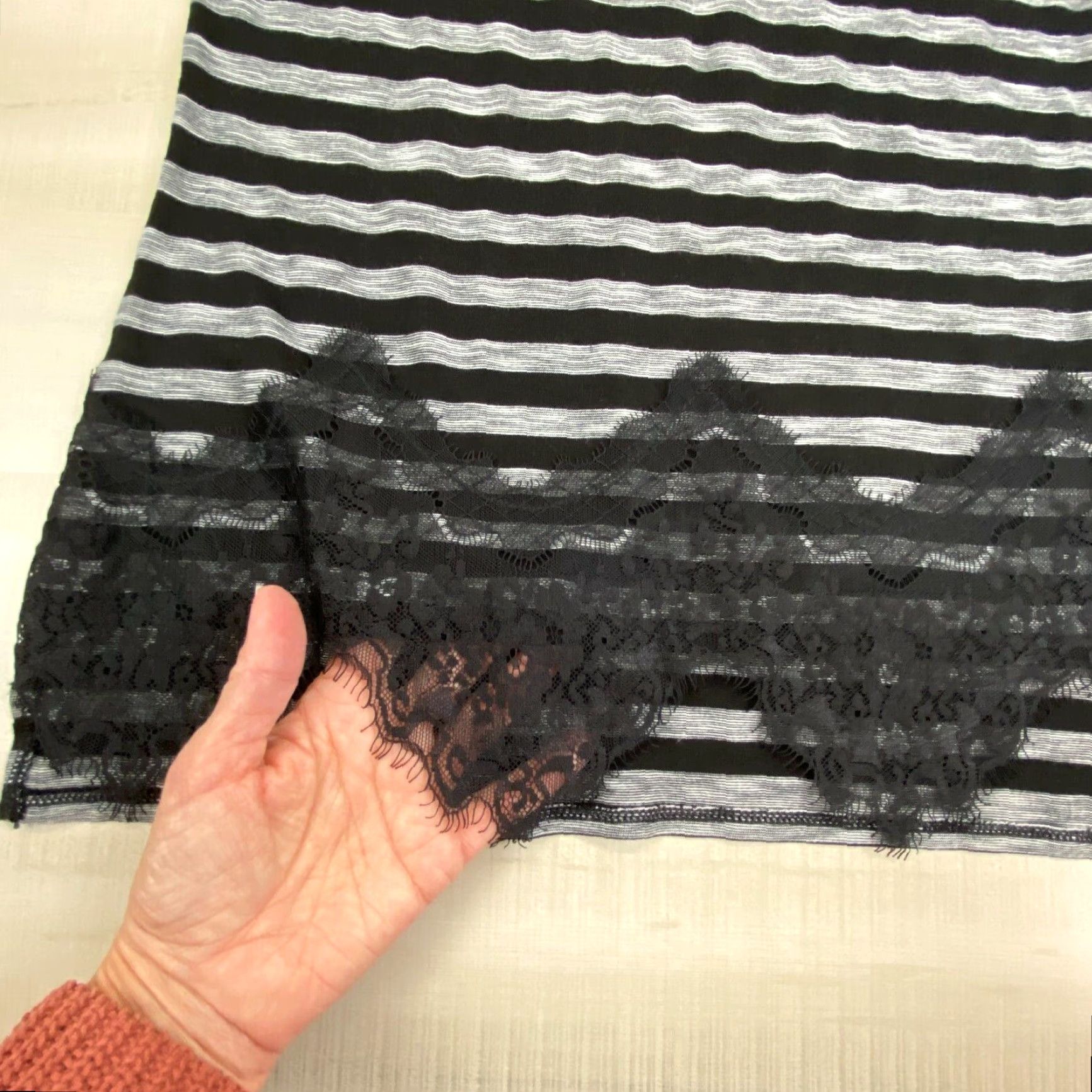 White House Black Market White House Black Market Womens Striped Lace Top XS Black Gray Long Sleeves Size XS / US 0-2 / IT 36-38 - 6 Thumbnail