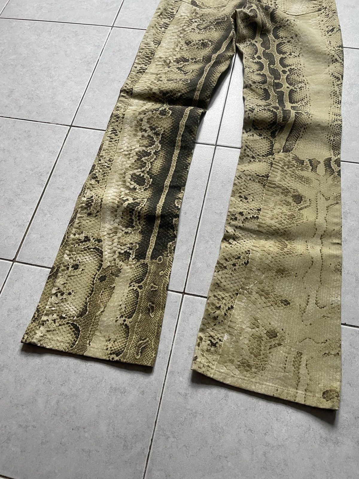 Roberto Cavalli Just Cavalli Vintage SnakeSkin Flared Jeans Size 27" / US 4 / IT 40 - 6 Thumbnail