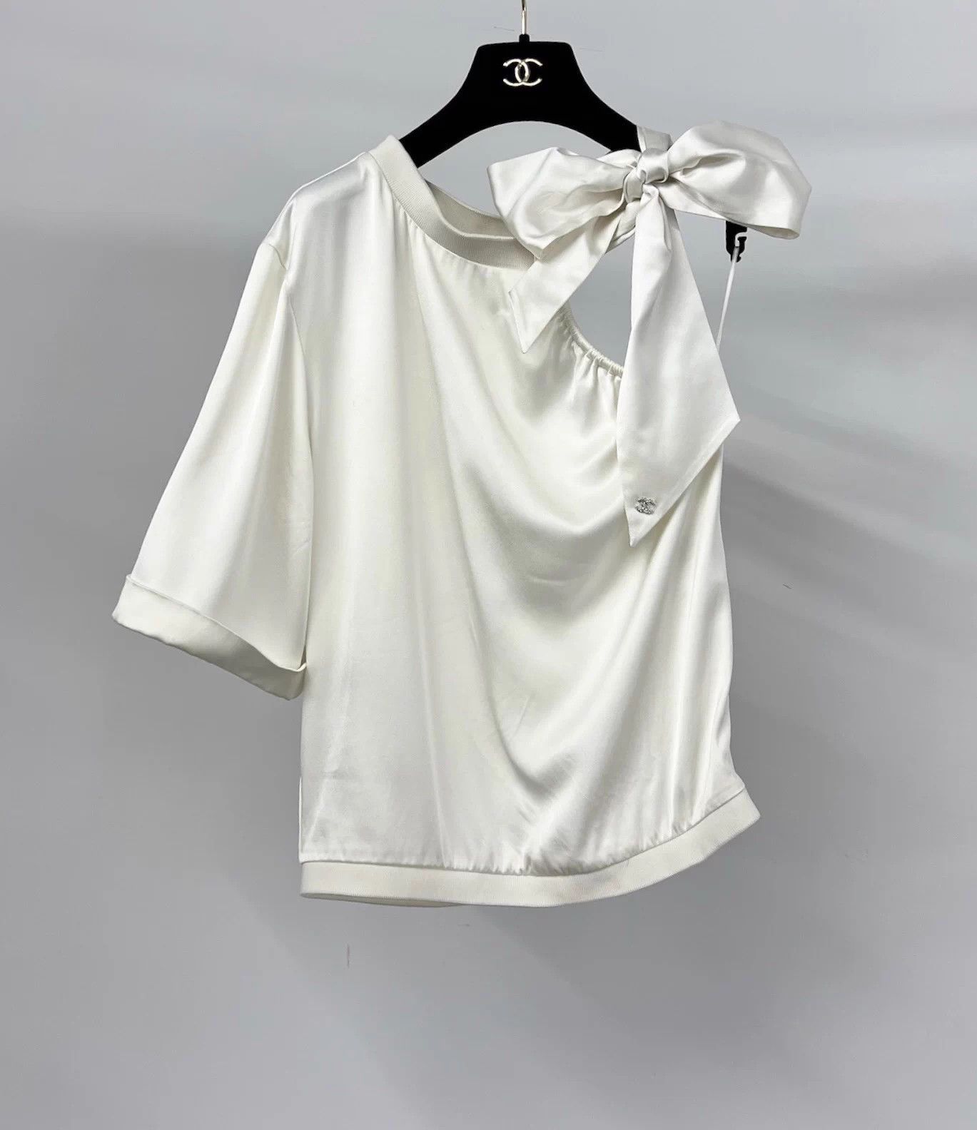 Chanel Chanel 24S White Silk Satin Bow FR34 Off-shoulder Size XS / US 0-2 / IT 36-38 - 2 Thumbnail