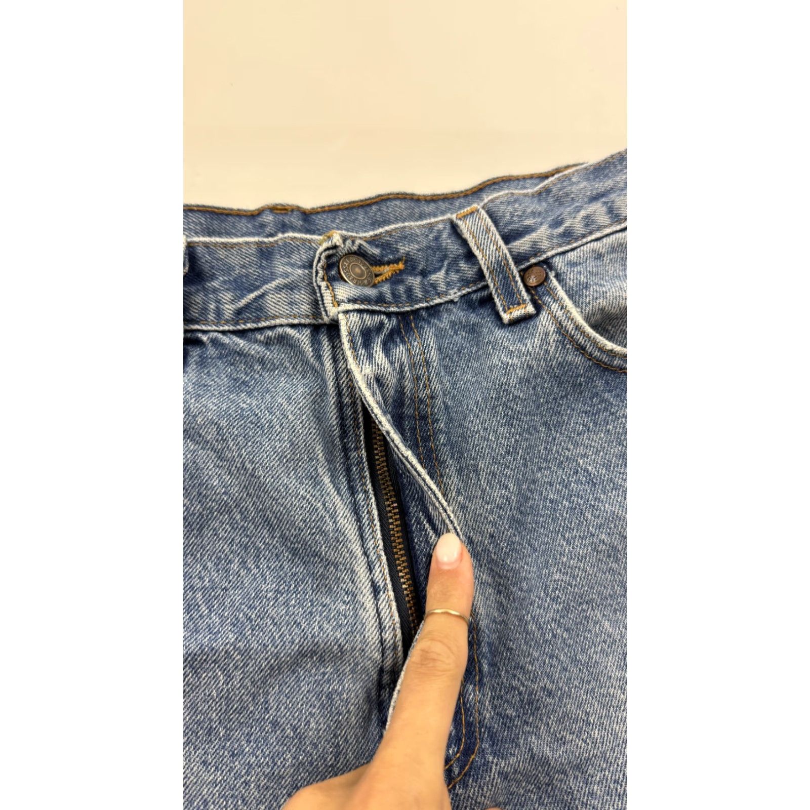 Levi's Levi's Denim Shorts Mens 31 Blue Stonewash Bermuda 5 Pocket Zip Fly Frayed Hem Distressed Pockets Jeans Casual Mens Size US 31 - 2 Thumbnail